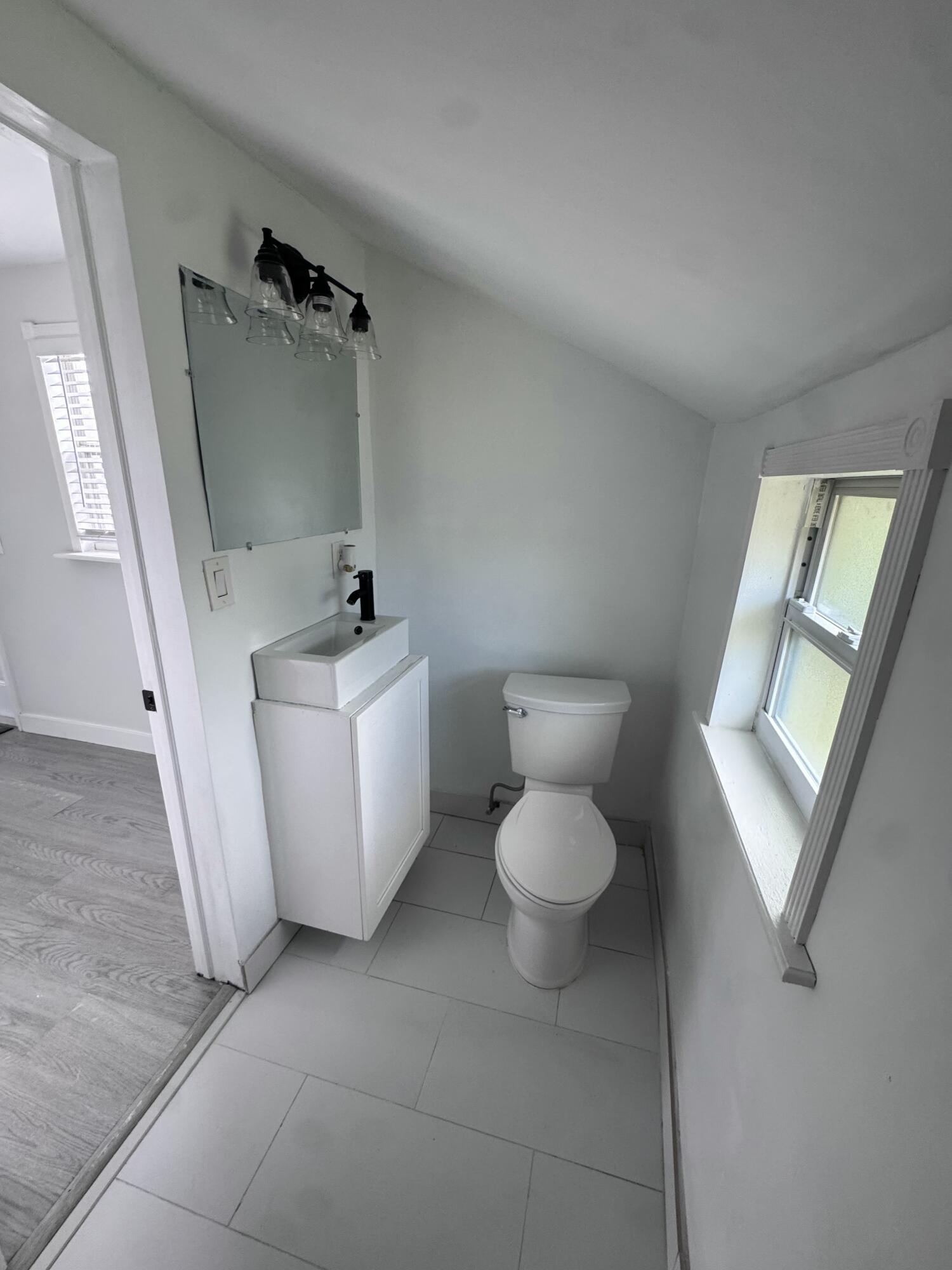 LINCOLN PARK - Residential Lease