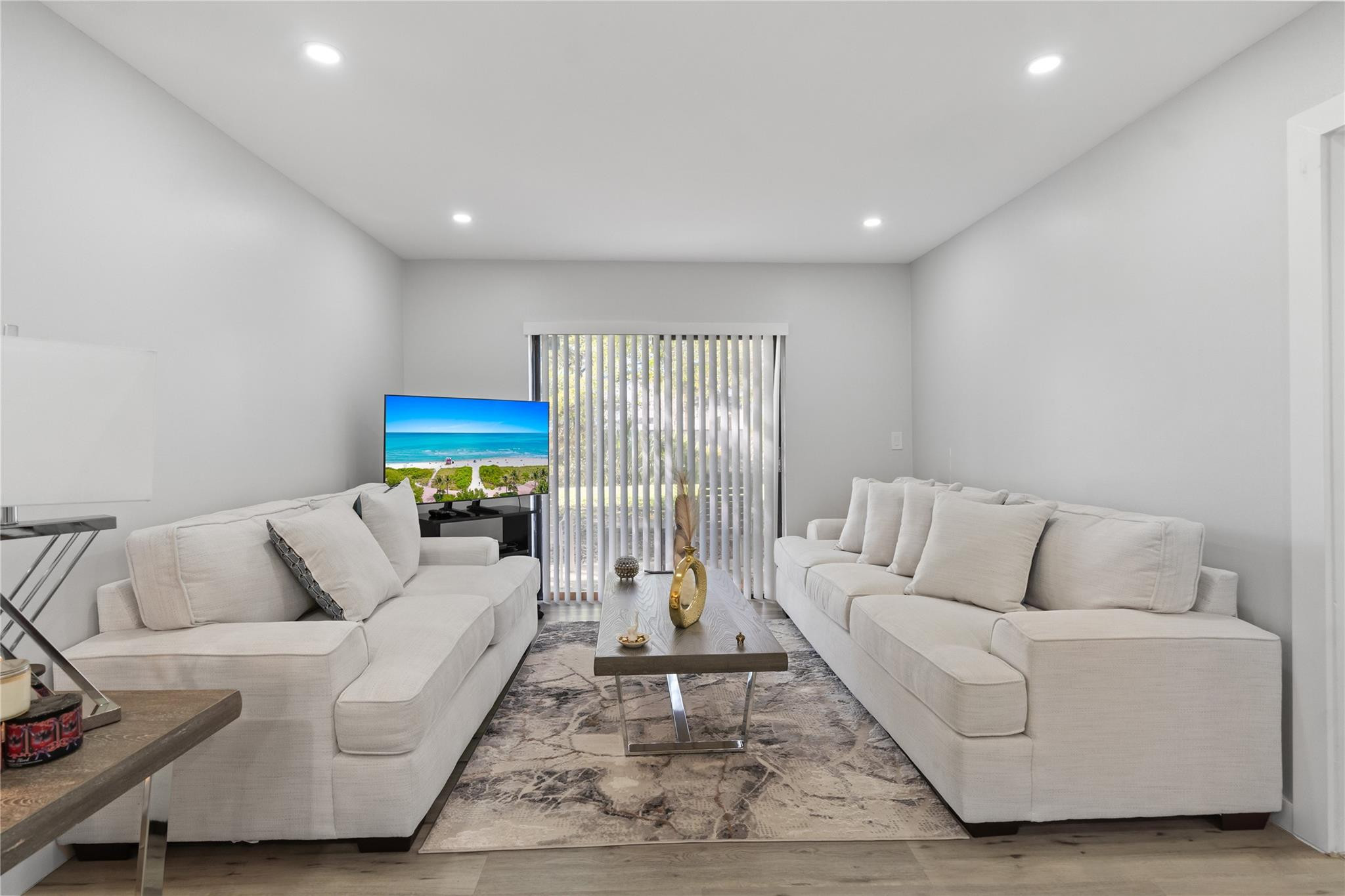 UNIVERSITY CLUB CONDO - Residential