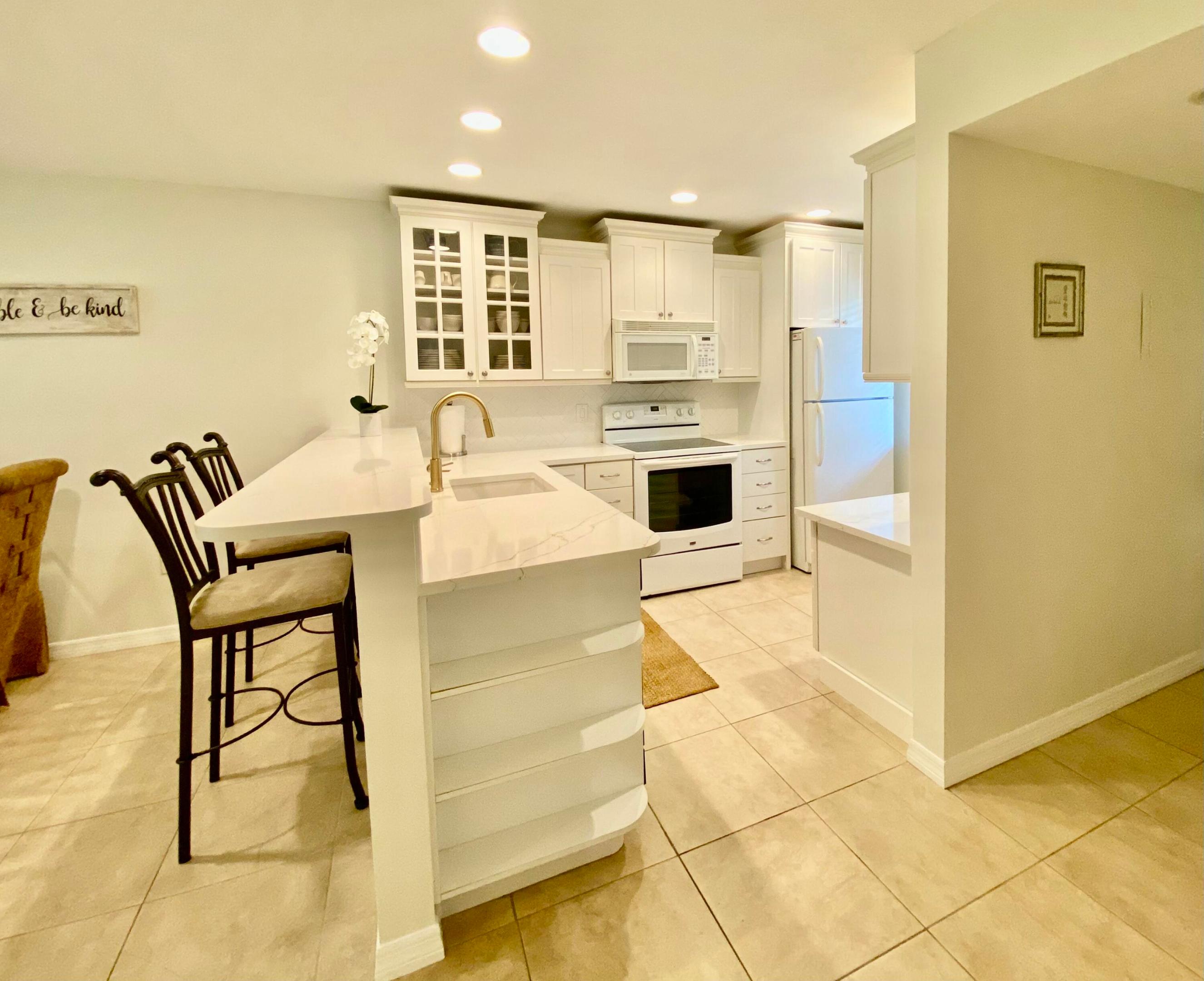 FOUNTAINS OF PALM BEACH COND NO 4 - Residential Lease