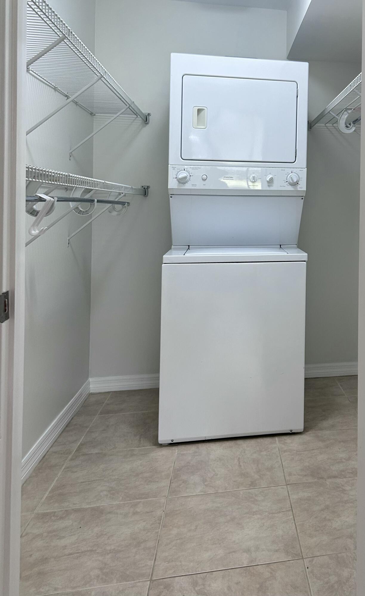 FOUNTAINS OF PALM BEACH COND NO 4 - Residential Lease