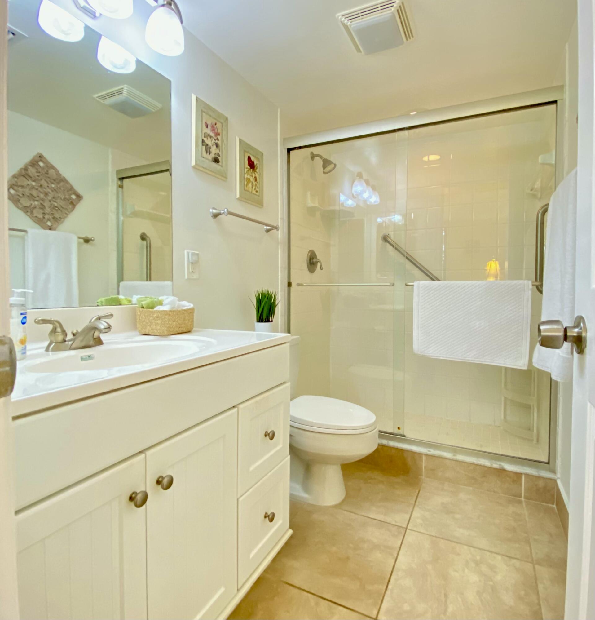 FOUNTAINS OF PALM BEACH COND NO 4 - Residential Lease