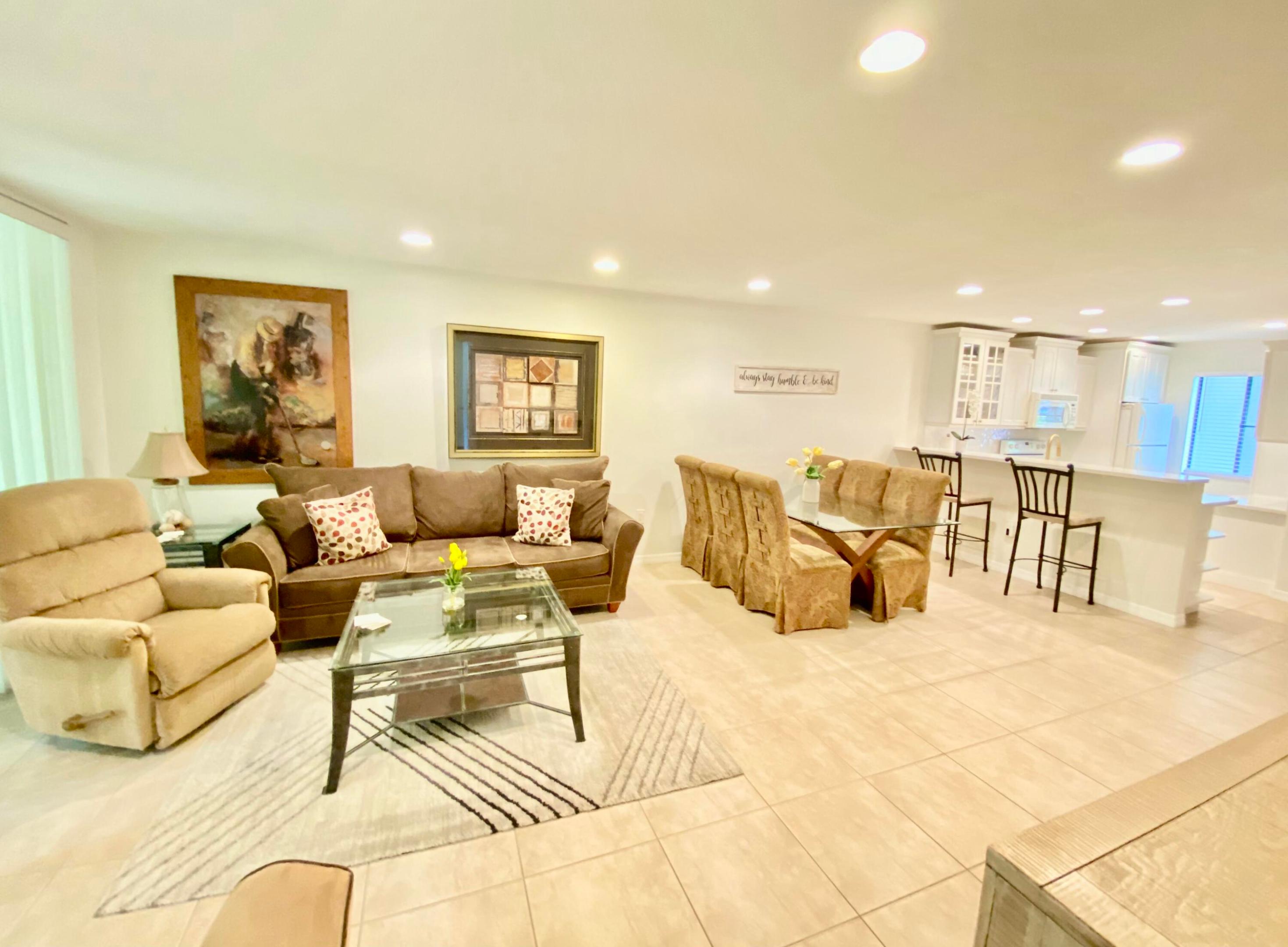 FOUNTAINS OF PALM BEACH COND NO 4 - Residential Lease