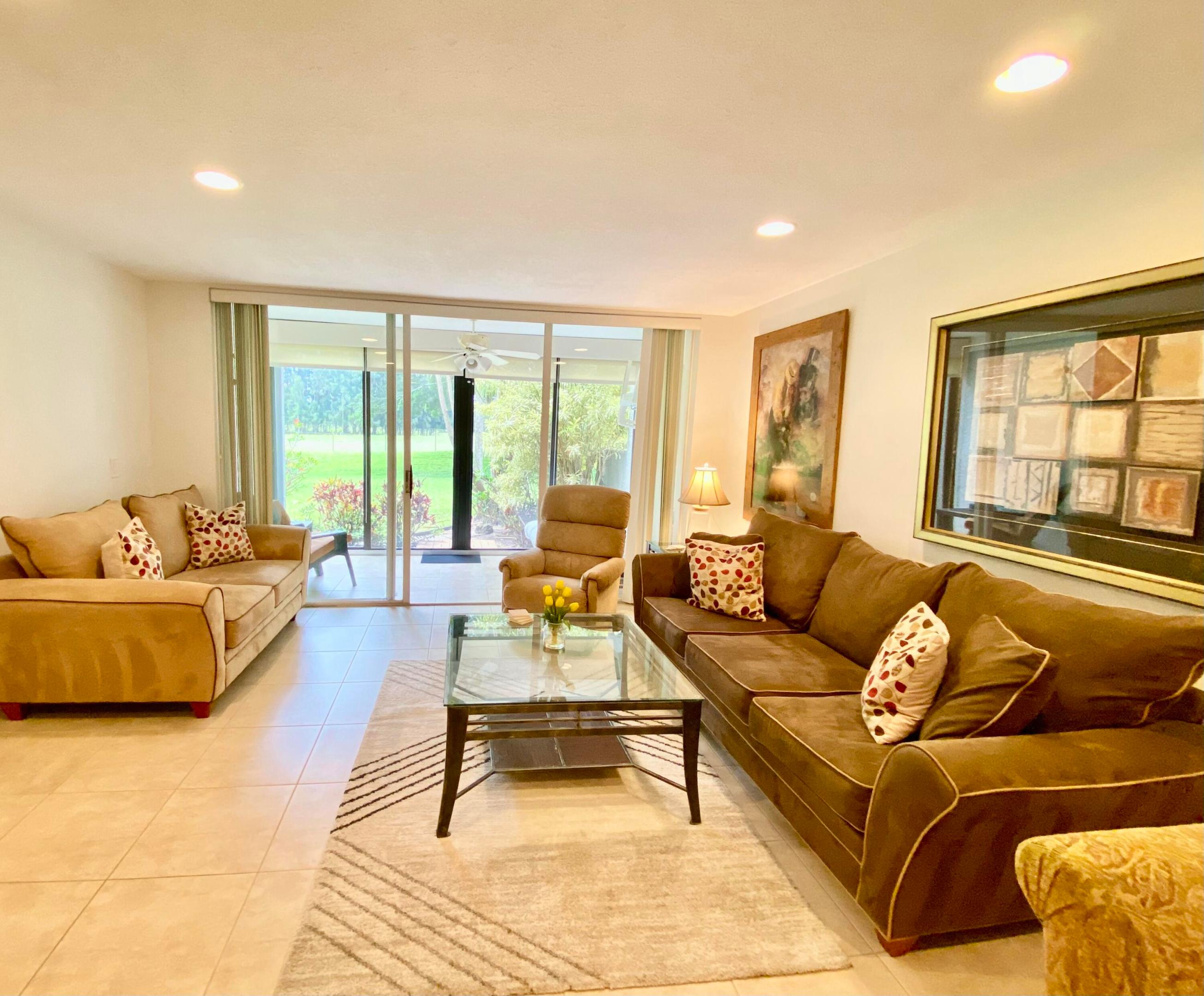 FOUNTAINS OF PALM BEACH COND NO 4 - Residential Lease