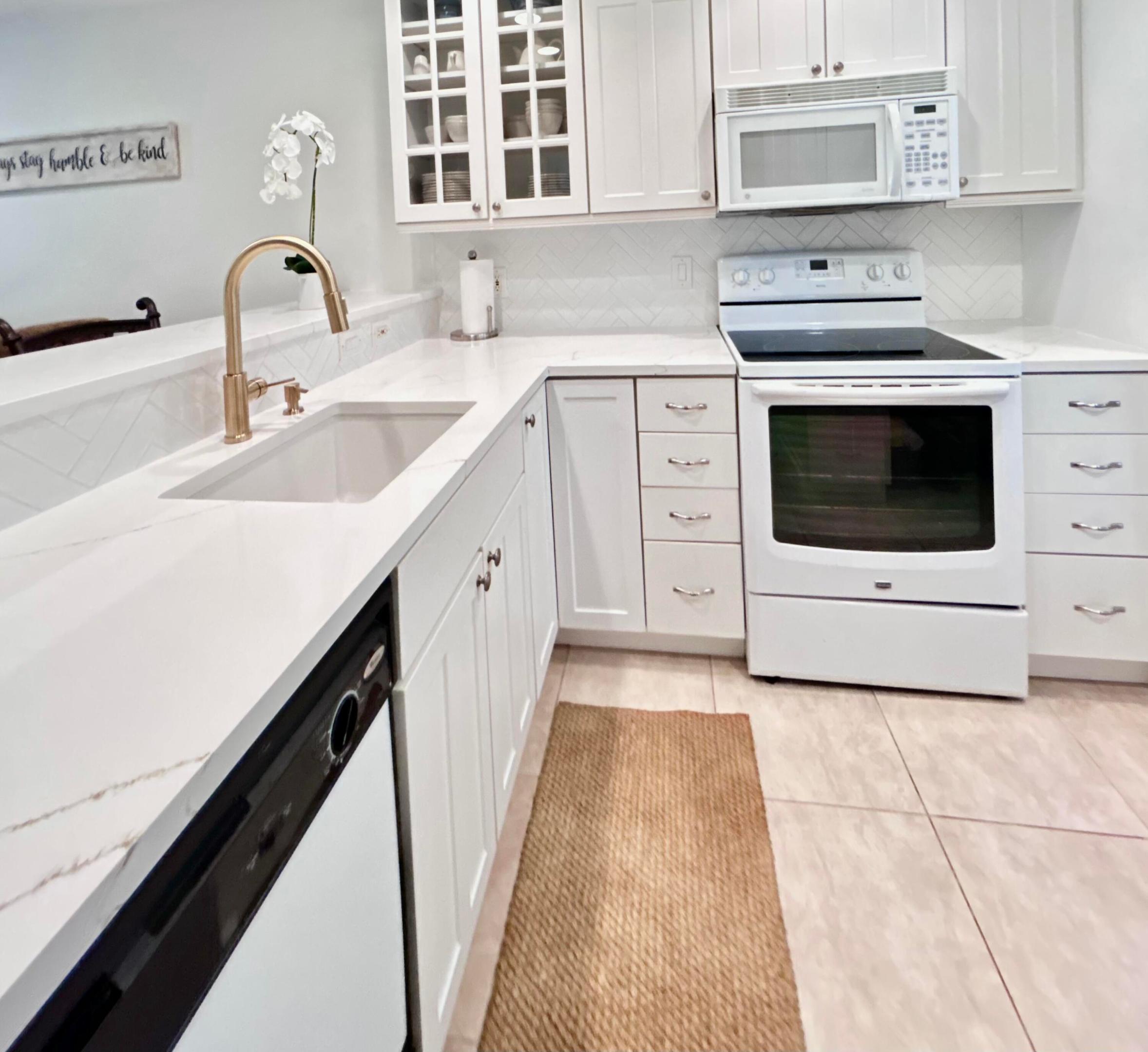 FOUNTAINS OF PALM BEACH COND NO 4 - Residential Lease