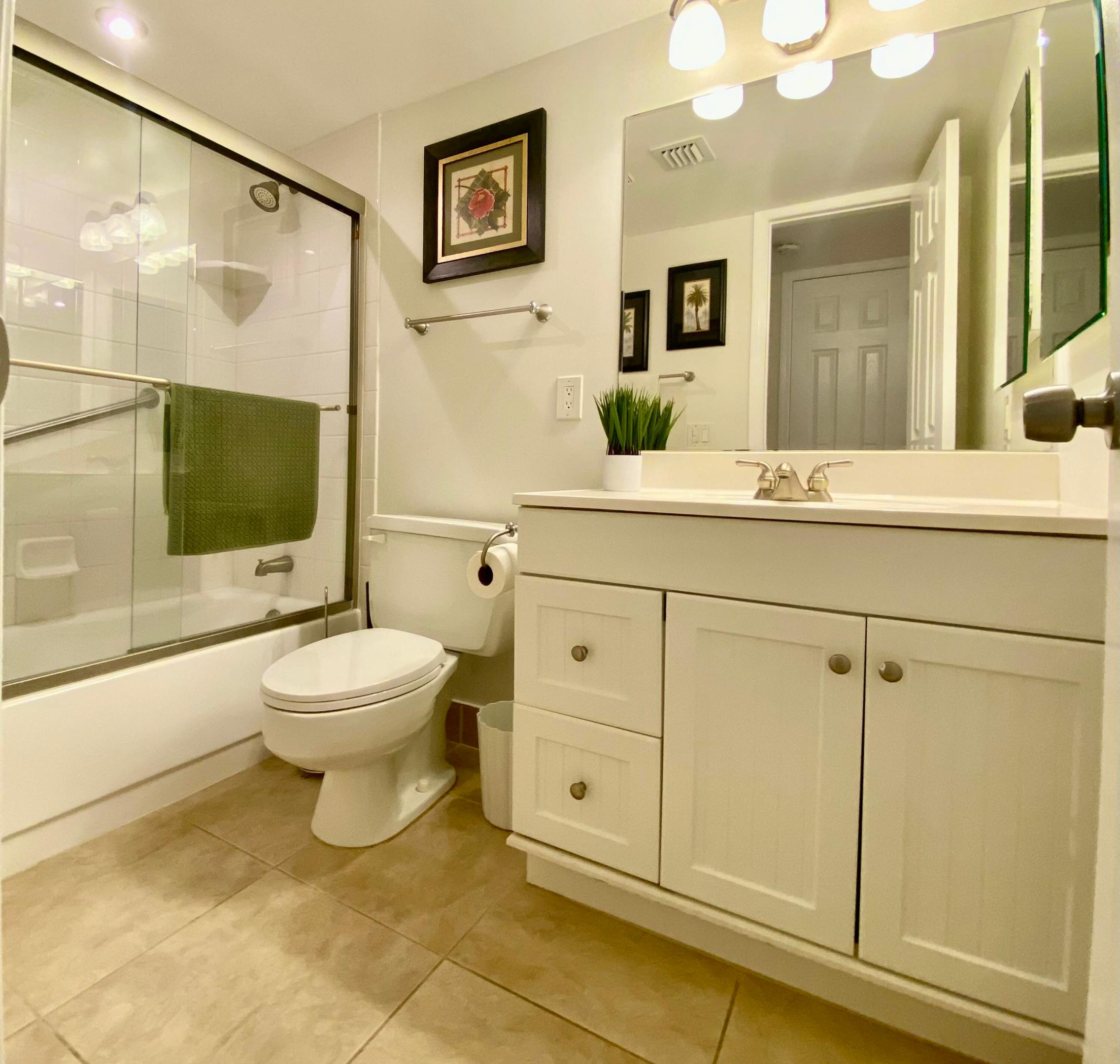 FOUNTAINS OF PALM BEACH COND NO 4 - Residential Lease