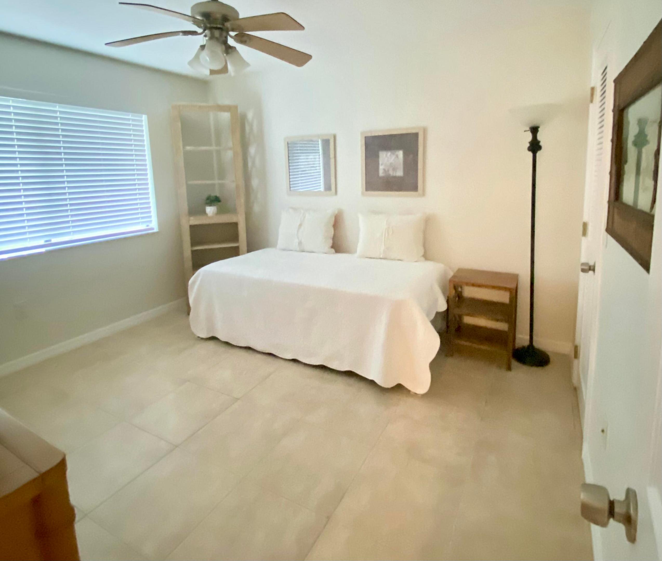 FOUNTAINS OF PALM BEACH COND NO 4 - Residential Lease