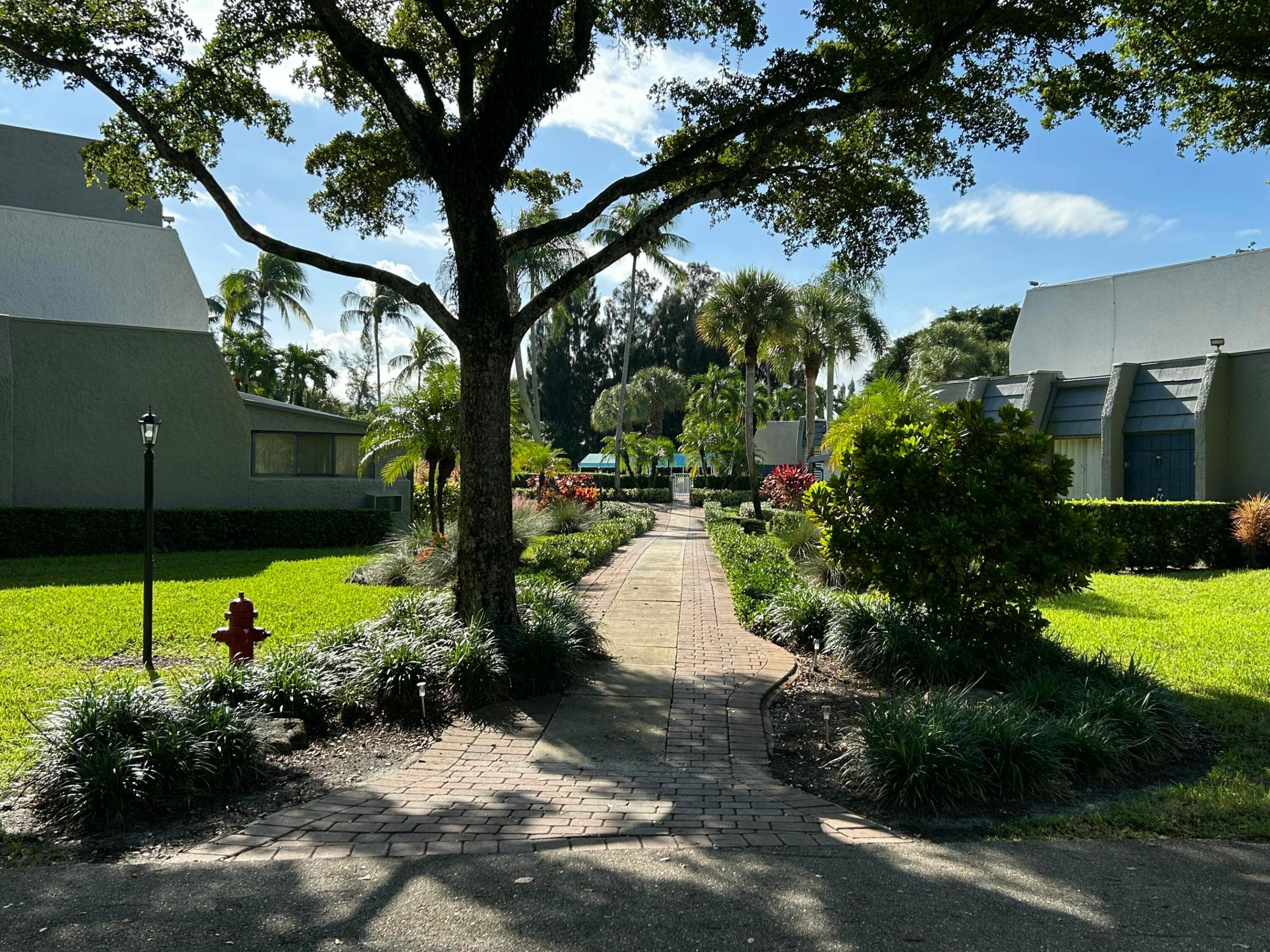 FOUNTAINS OF PALM BEACH COND NO 4 - Residential Lease