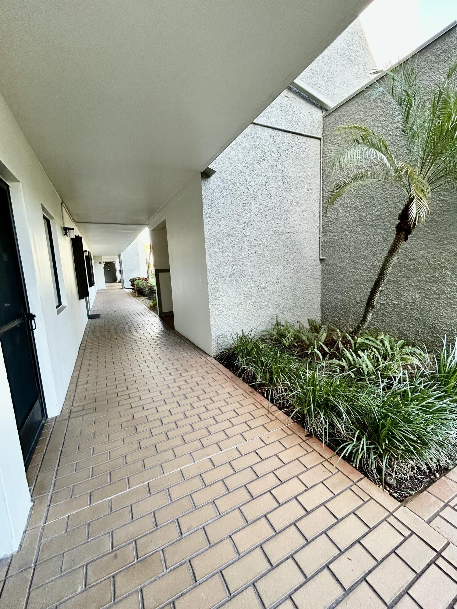 FOUNTAINS OF PALM BEACH COND NO 4 - Residential Lease