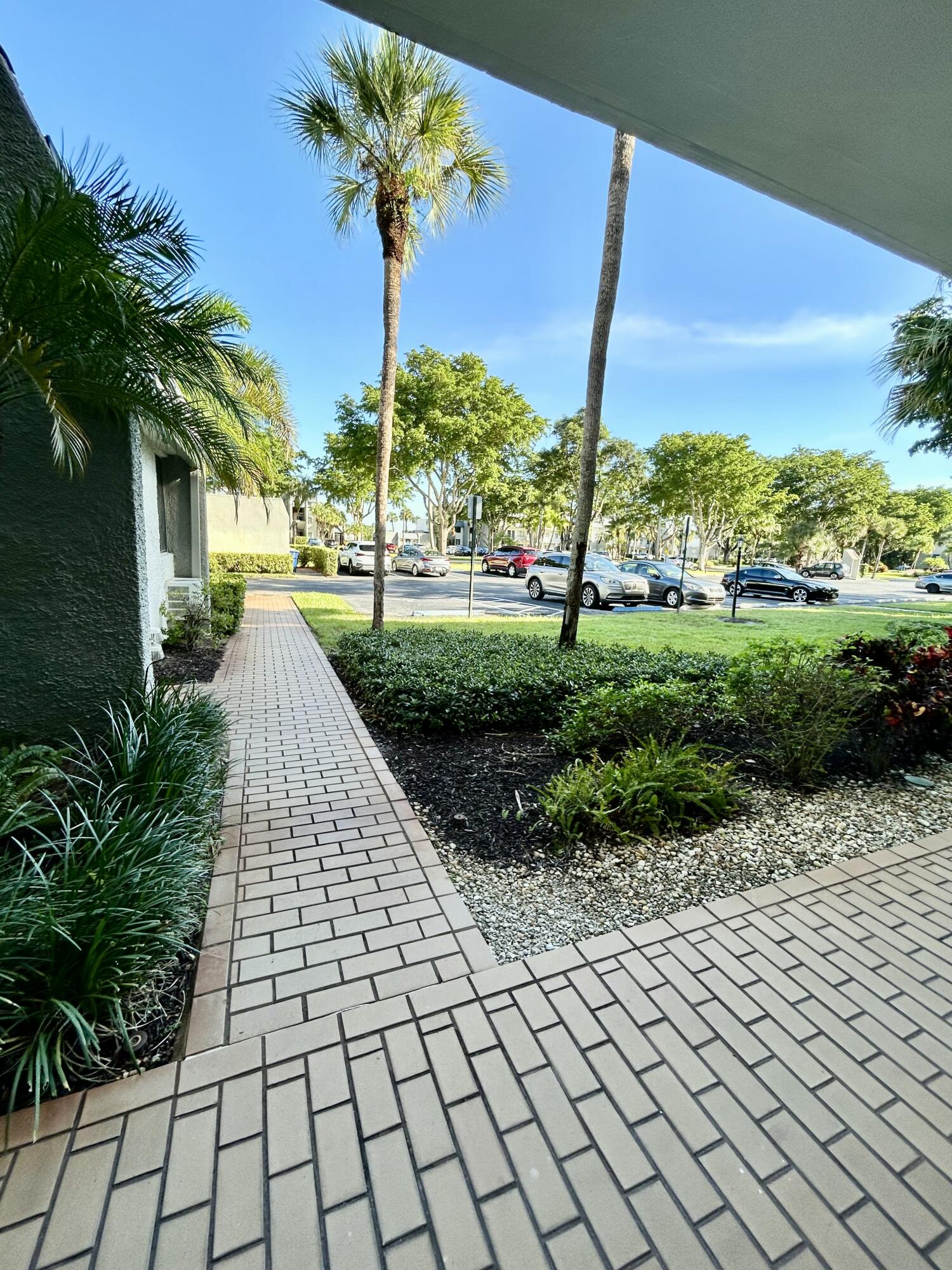 FOUNTAINS OF PALM BEACH COND NO 4 - Residential Lease