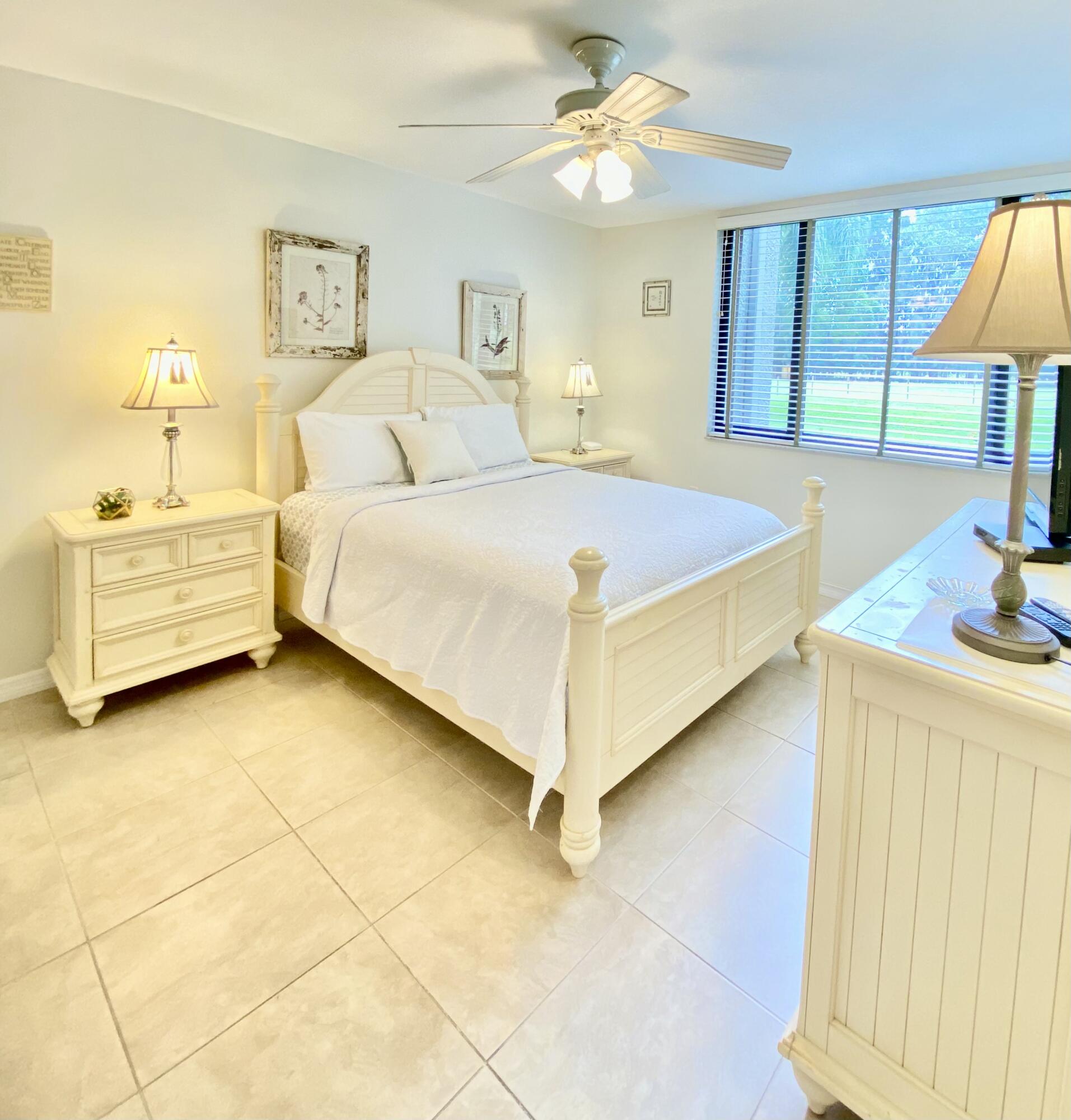 FOUNTAINS OF PALM BEACH COND NO 4 - Residential Lease