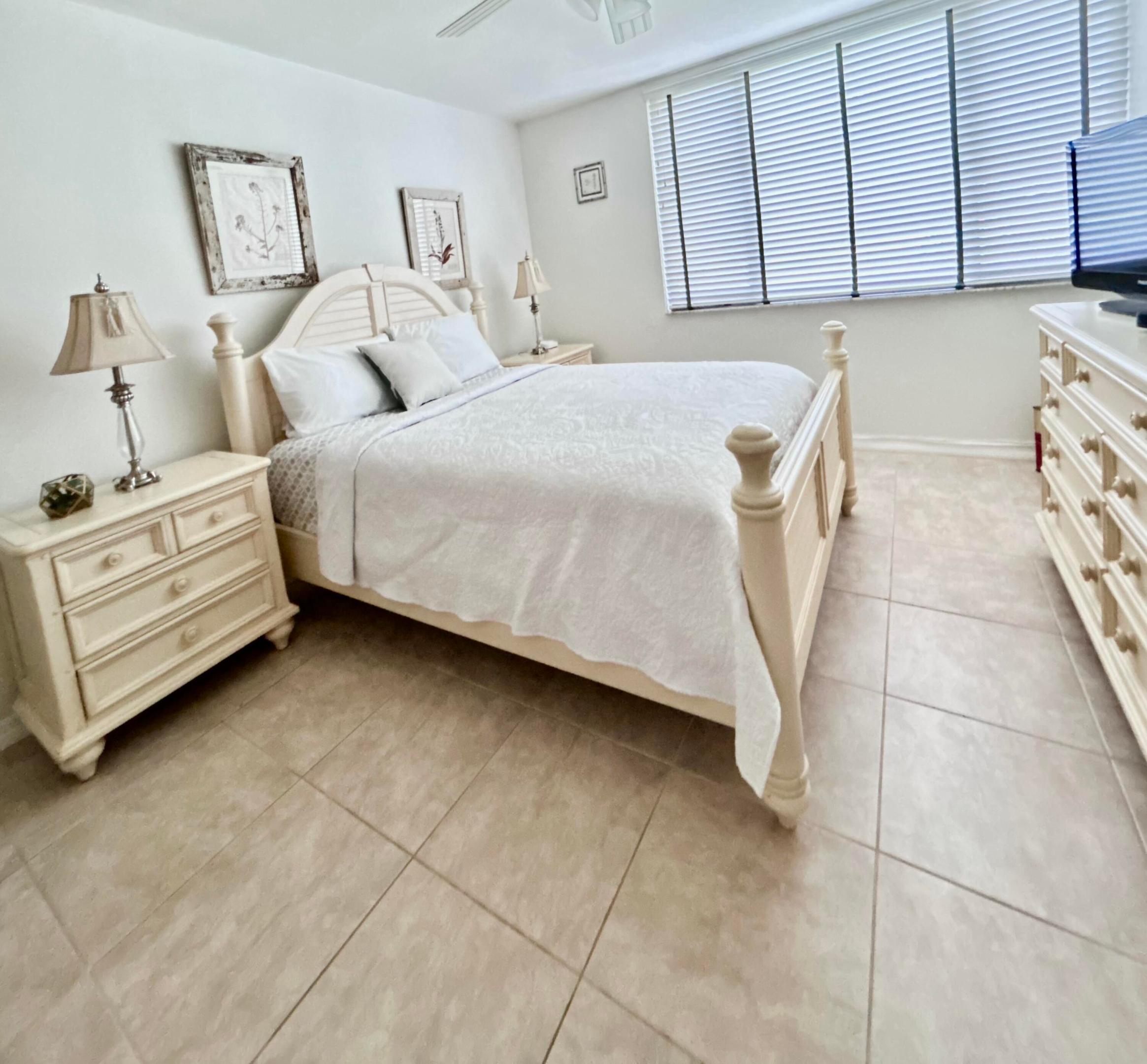 FOUNTAINS OF PALM BEACH COND NO 4 - Residential Lease