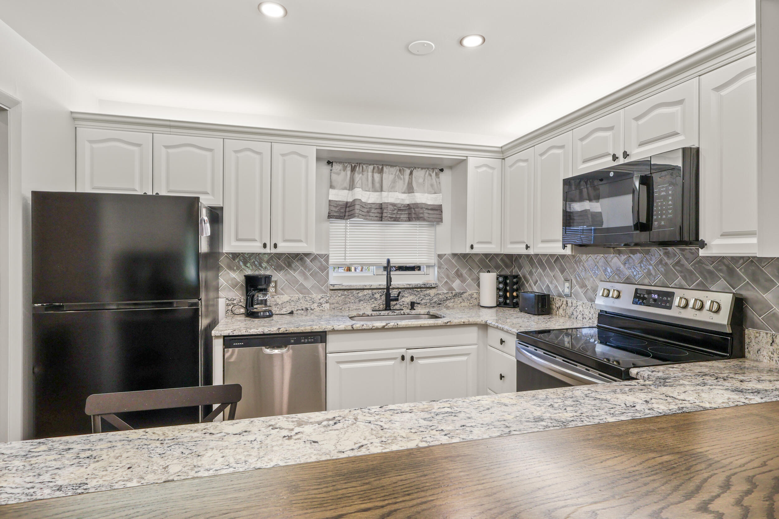 KINGSWOOD CONDO - Residential Lease