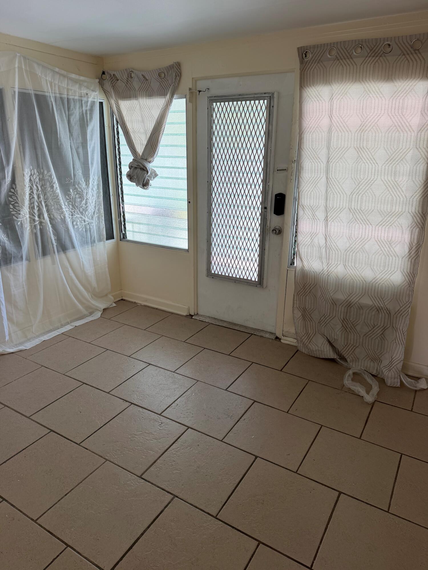 HALLANDALE TRAILER ESTATES INC - Residential Lease