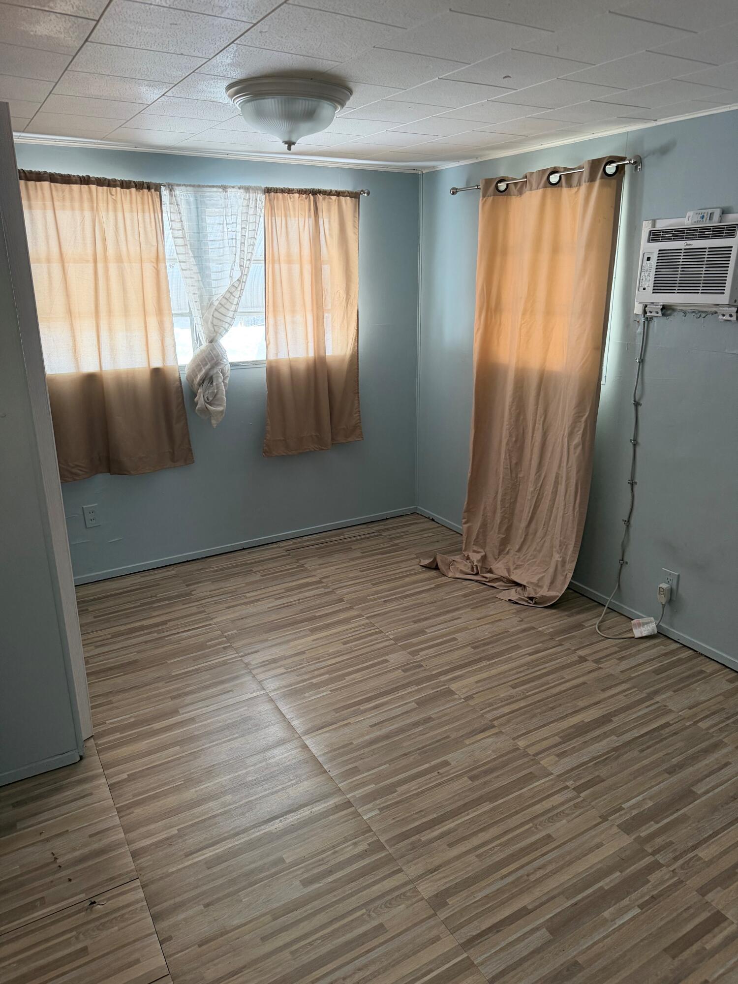 HALLANDALE TRAILER ESTATES INC - Residential Lease