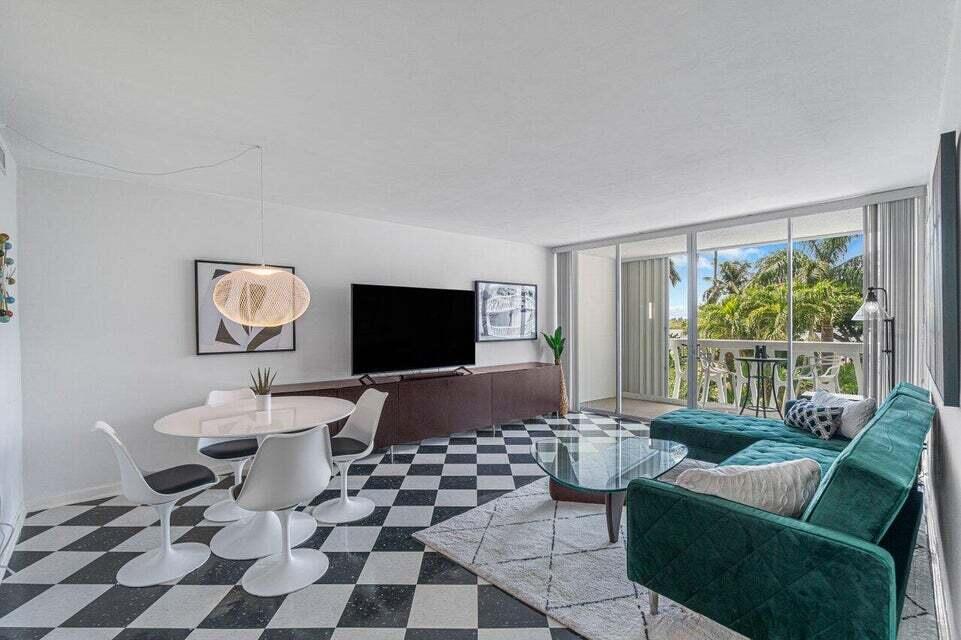The President of Palm Beach is an iconic, landmarked building directly on the Intracoastal with private, deeded beach access across the street. Full amenities include heated, waterfront pool, 24/7 doorman, full time manager, a great gym, and one of the few buildings in Palm Beach with a private dock available for up to 35' boat. Chic one bedroom, one bath with dramatic treetop and intracoastal views and large balcony. Across the street from the famed Palm Beach Par 3 and close to the airport, restaurants, shops, Four Seasons, and the vibrant arts and business district of West Palm Beach. No current or pending assessments and fully funded reserves.
