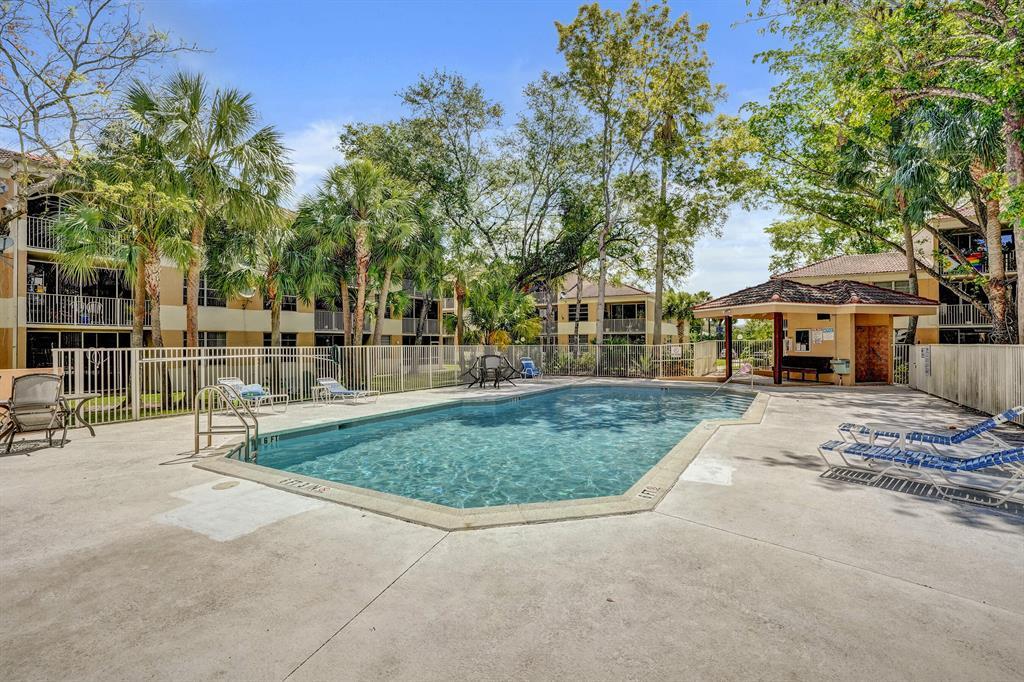 CORAL SPRINGS ESTATE TOWNHOMES - Residential Lease