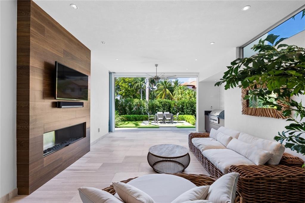 Las Olas - Residential