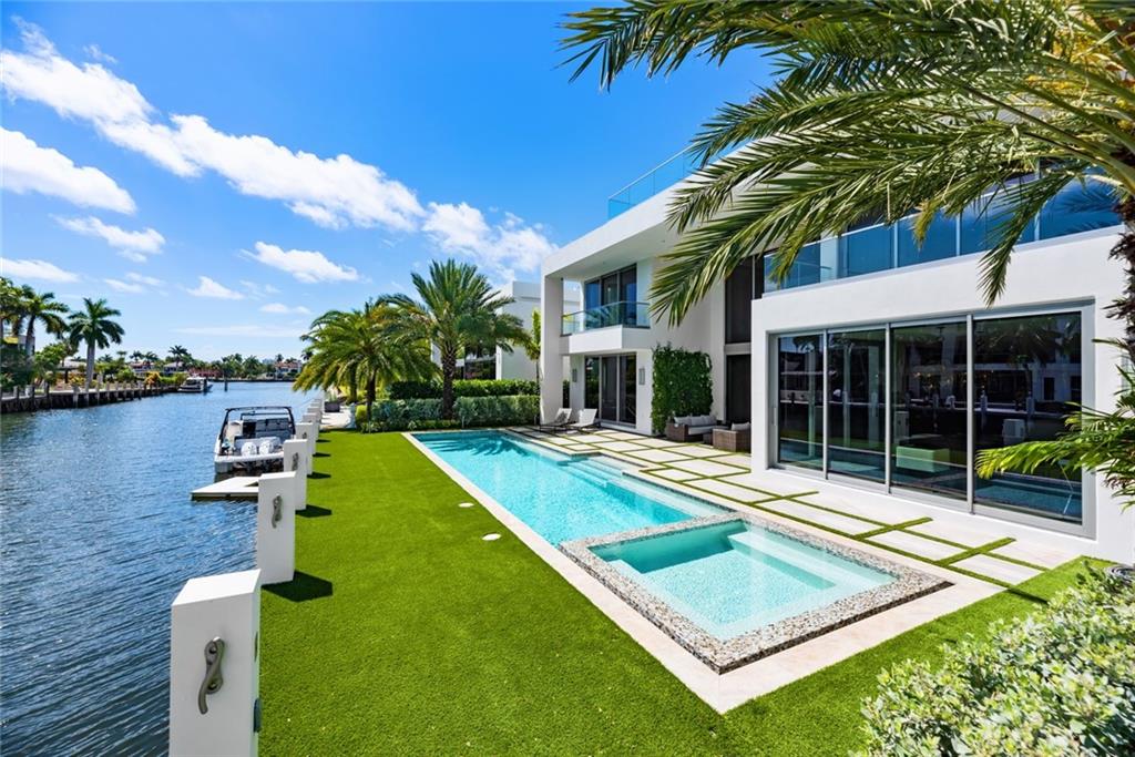 Las Olas - Residential