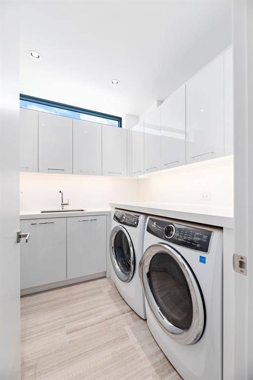 Las Olas - Residential