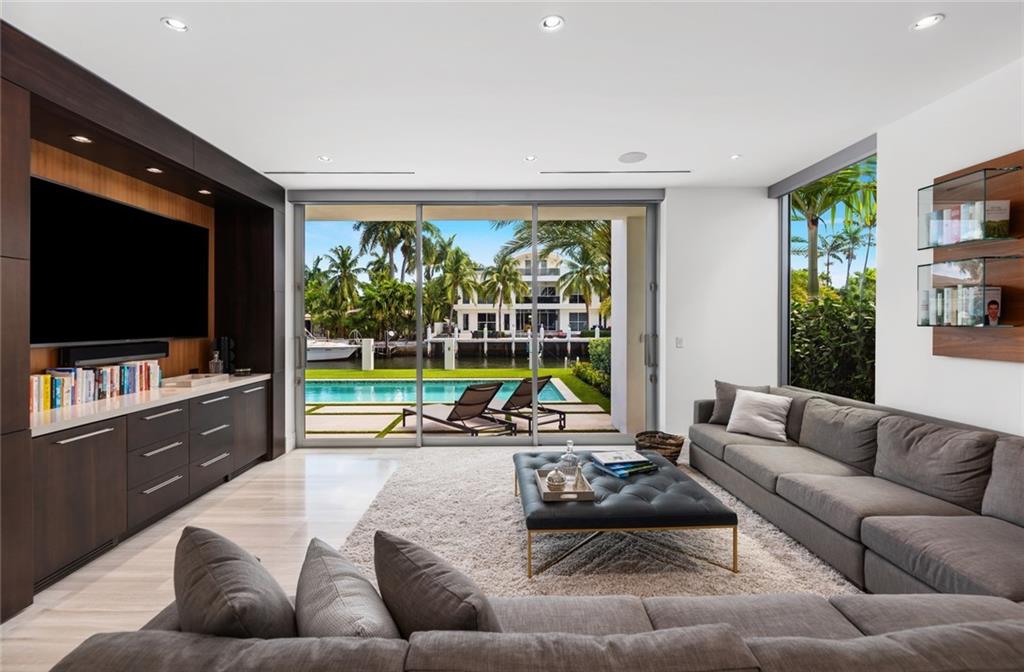 Las Olas - Residential