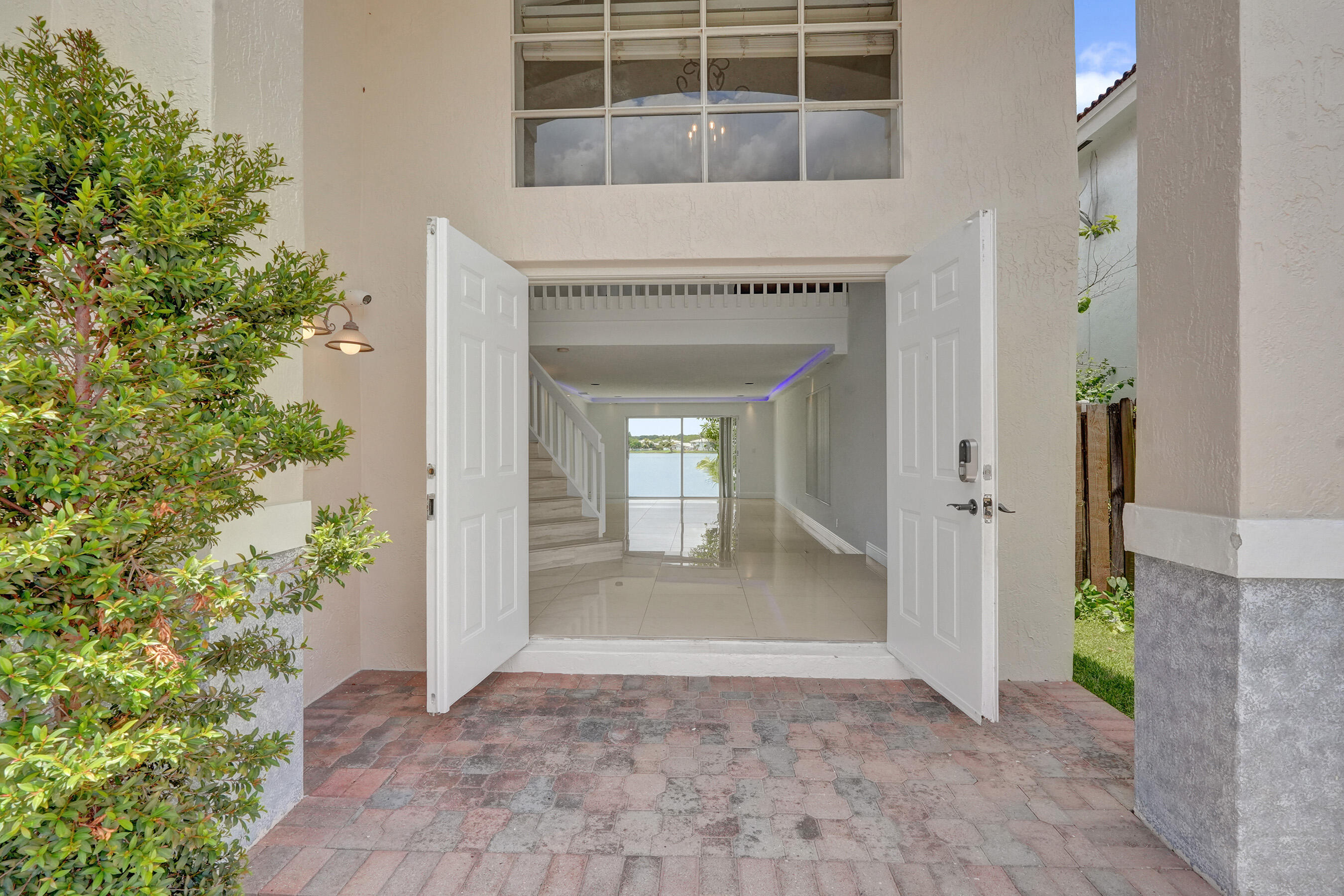 CORAL BAY - Residential