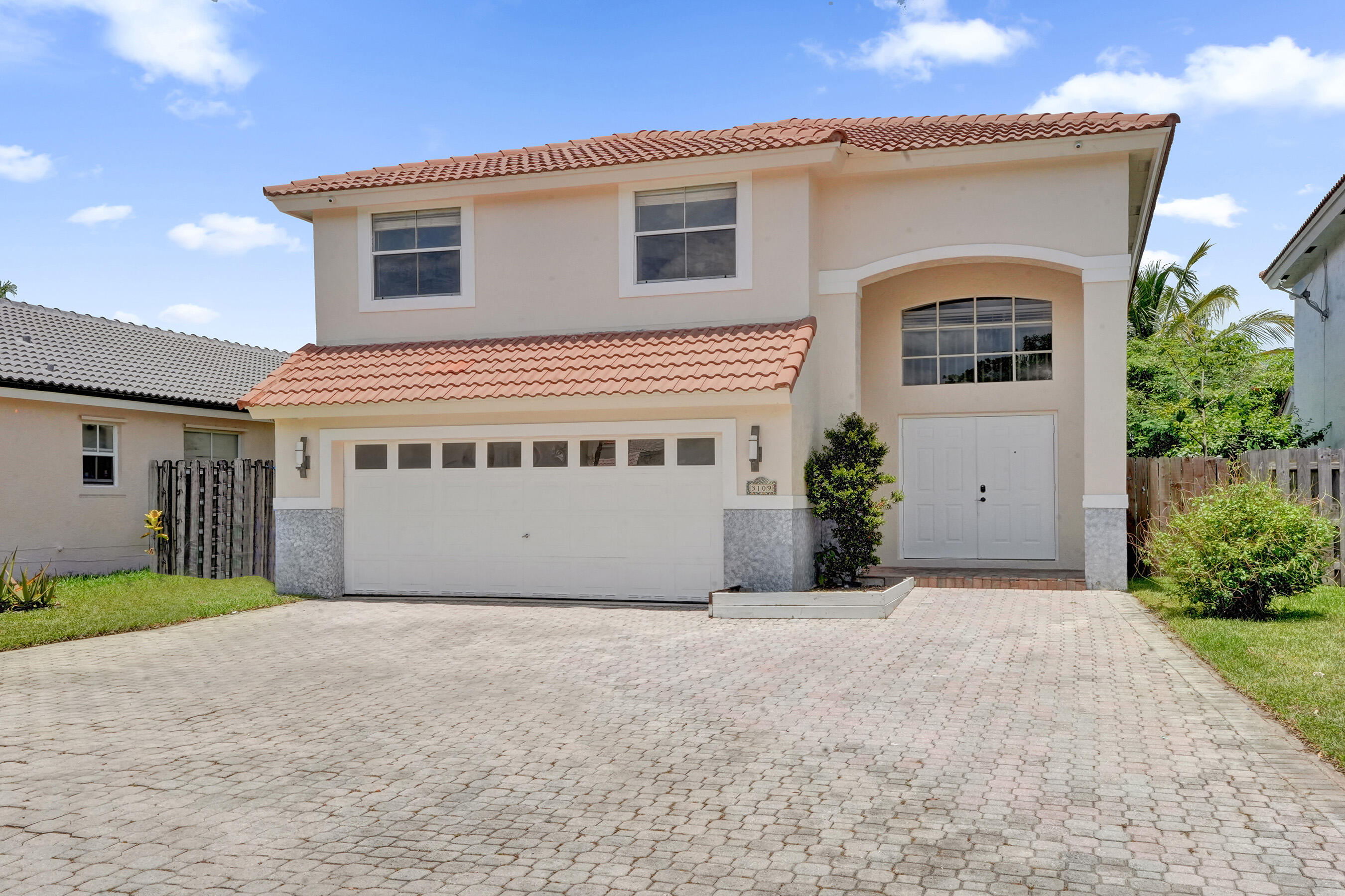CORAL BAY - Residential
