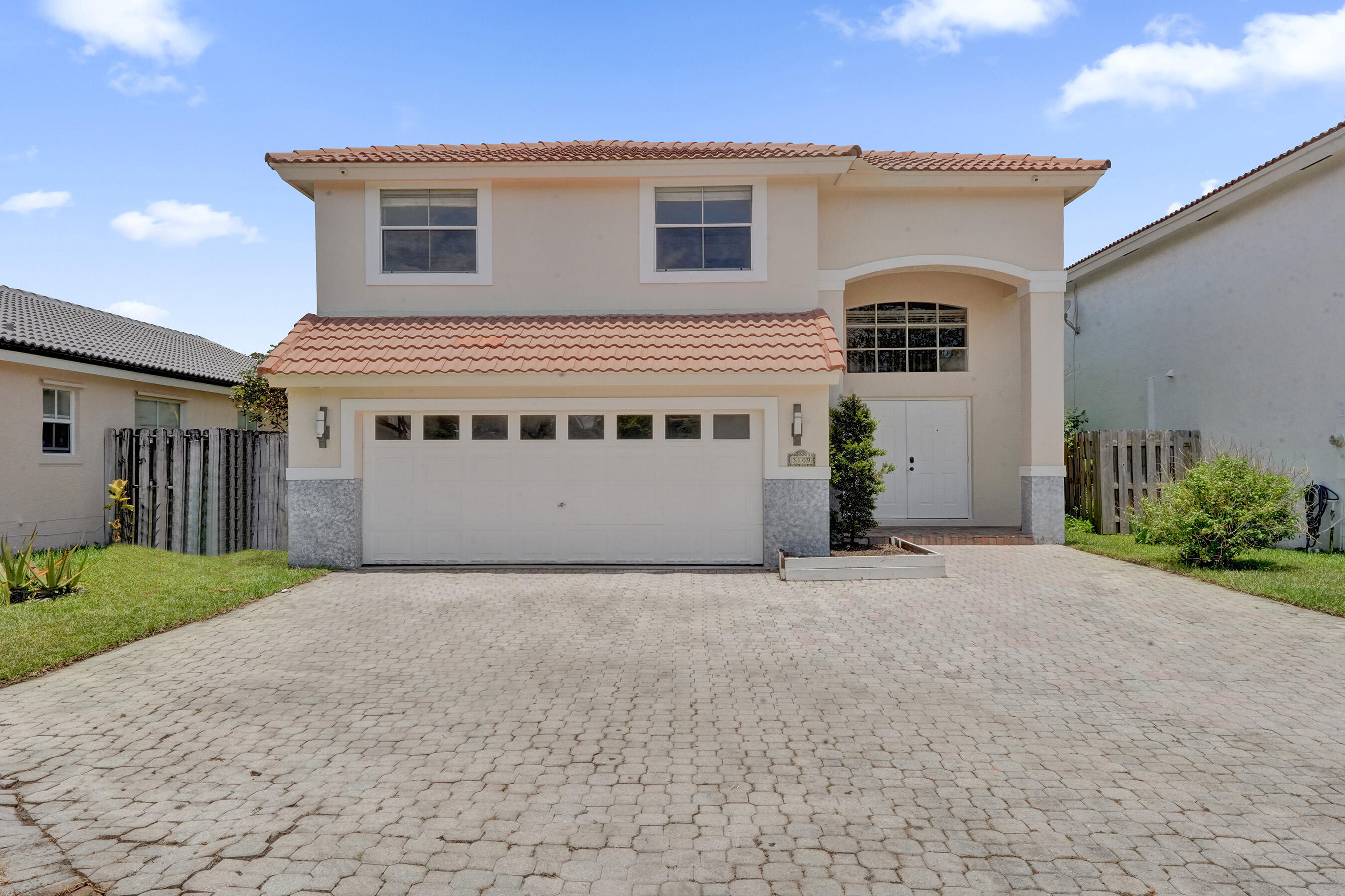 CORAL BAY - Residential