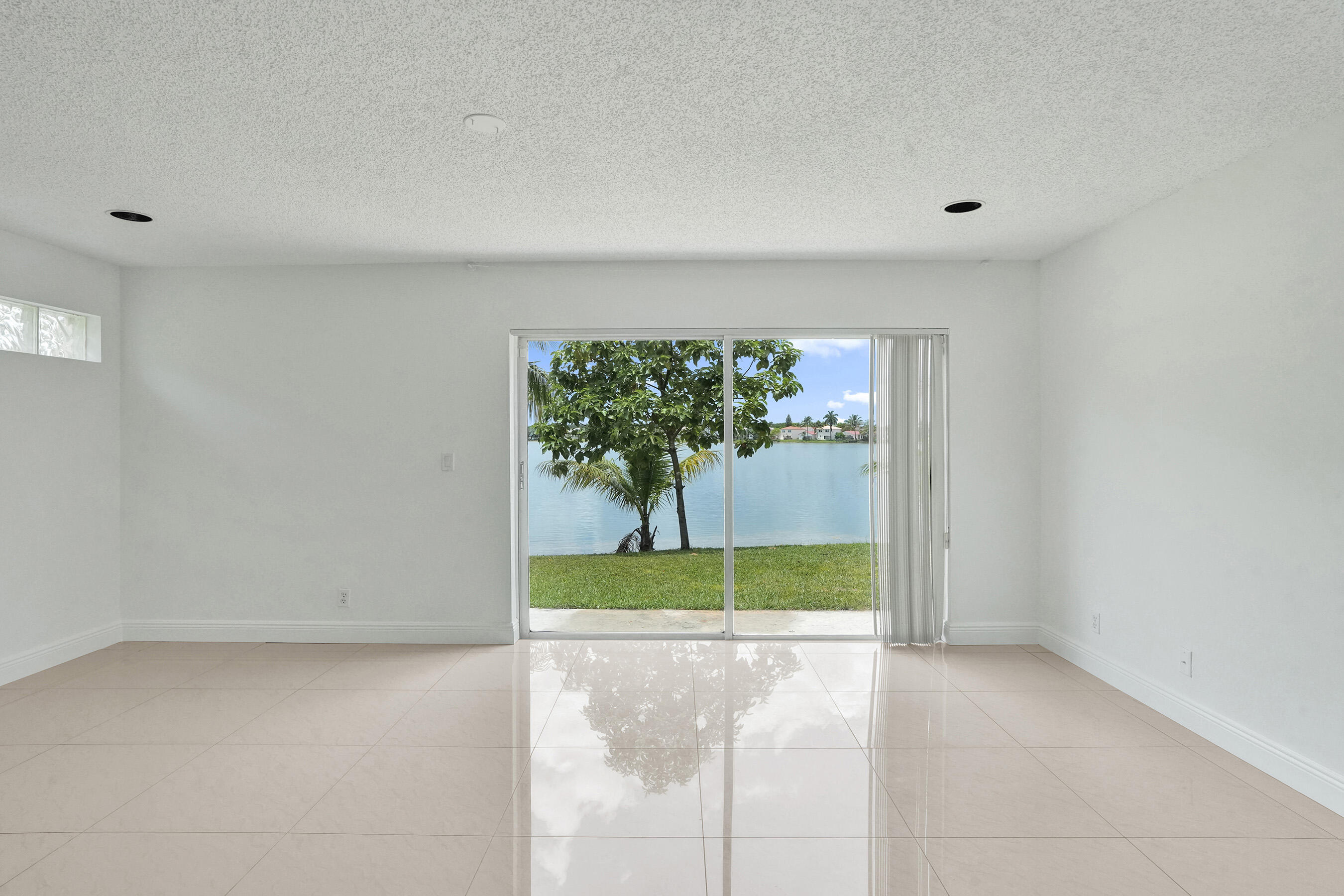 CORAL BAY - Residential
