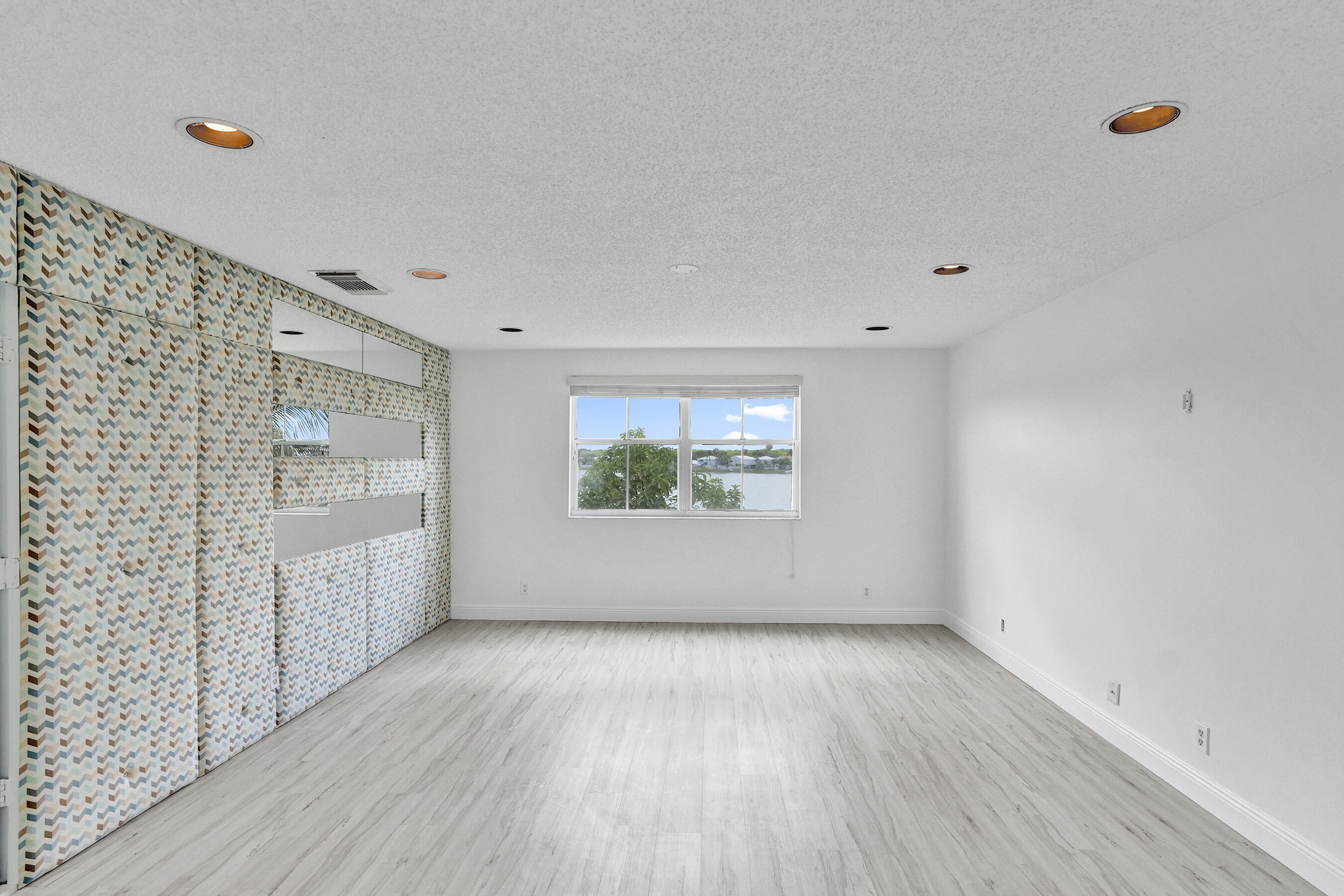 CORAL BAY - Residential
