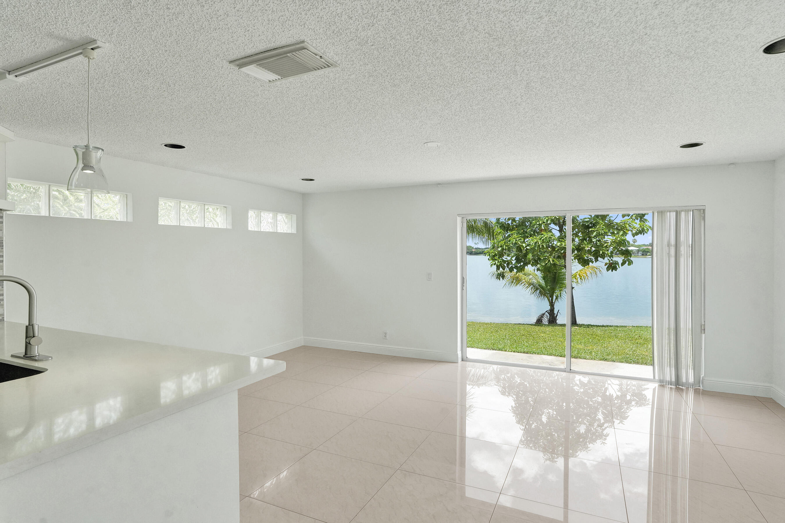 CORAL BAY - Residential