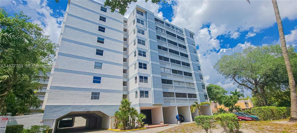 LAKES OF INVERRARY CONDO - Residential