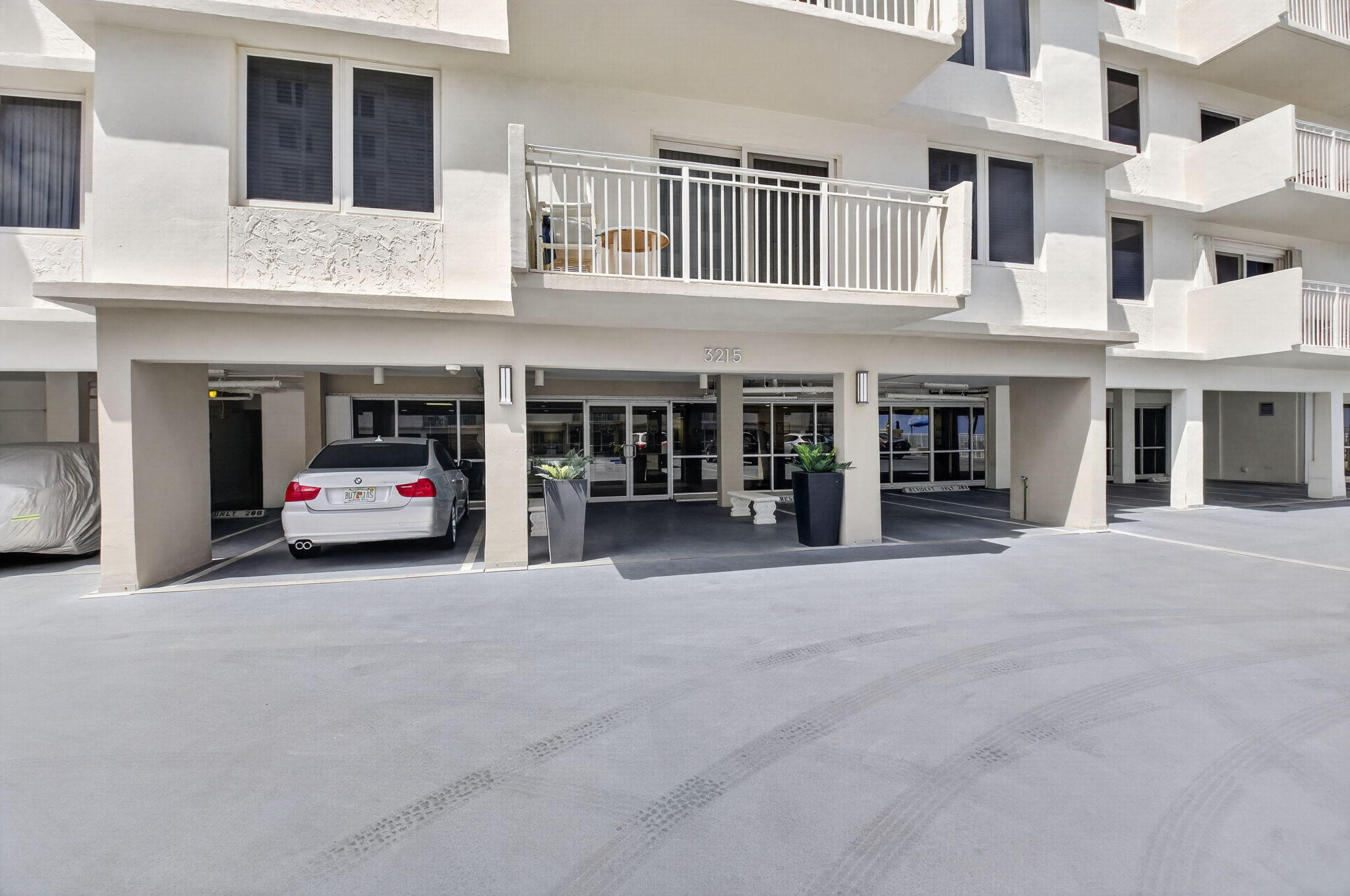 AMBASSADORS EAST - Residential Lease