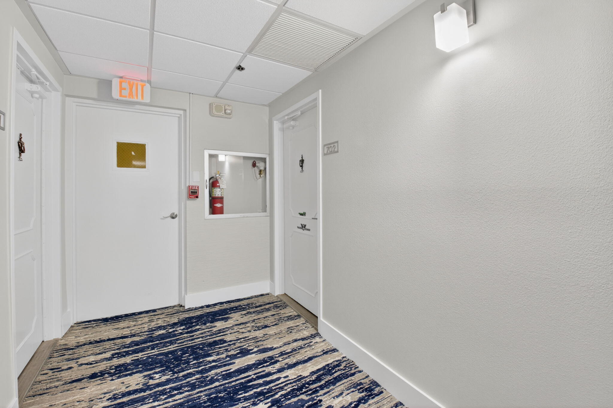 AMBASSADORS EAST - Residential Lease