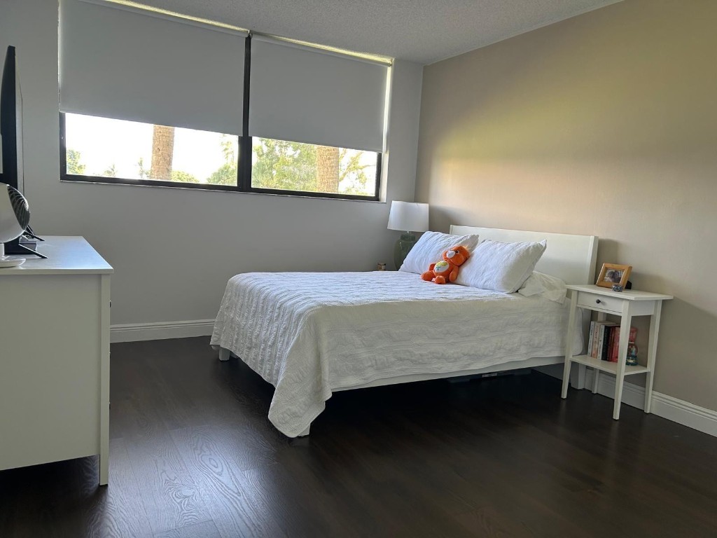 Country Club Apts at Bona - Residential