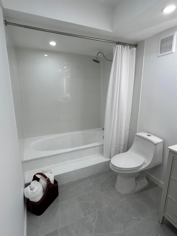 Country Club Apts at Bona - Residential