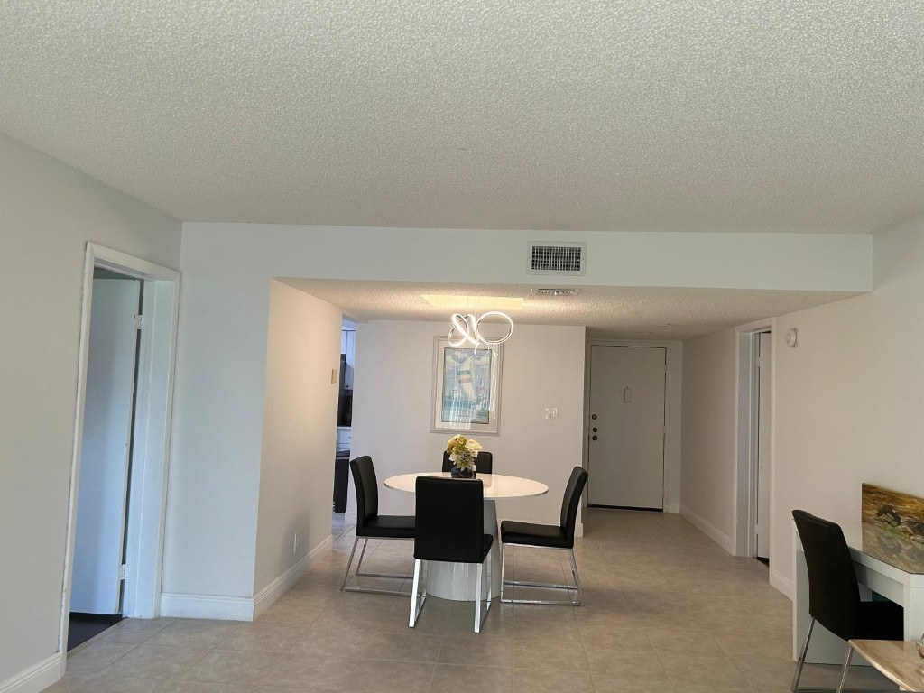 Country Club Apts at Bona - Residential