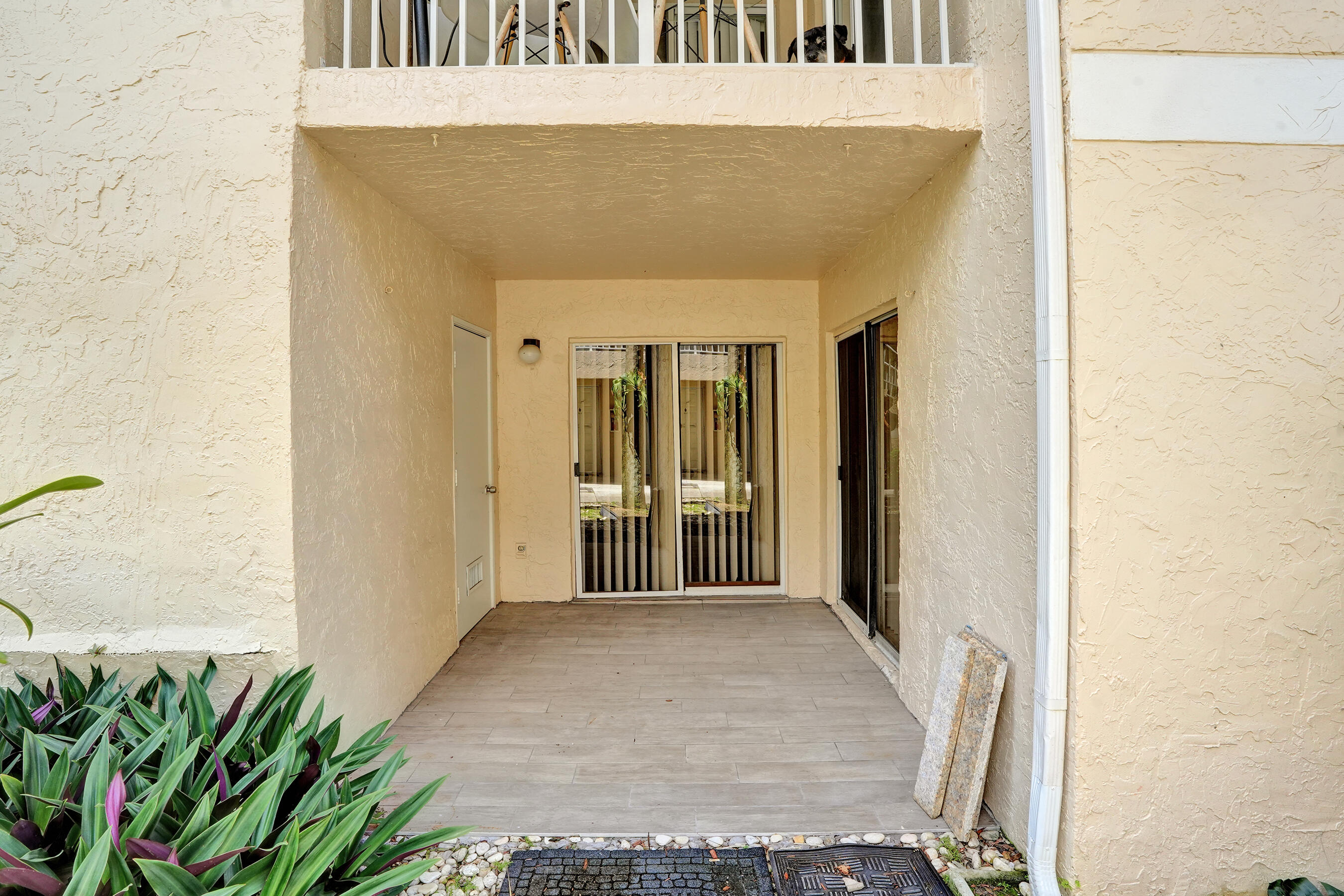 ROYAL GARDEN CONDO - Residential
