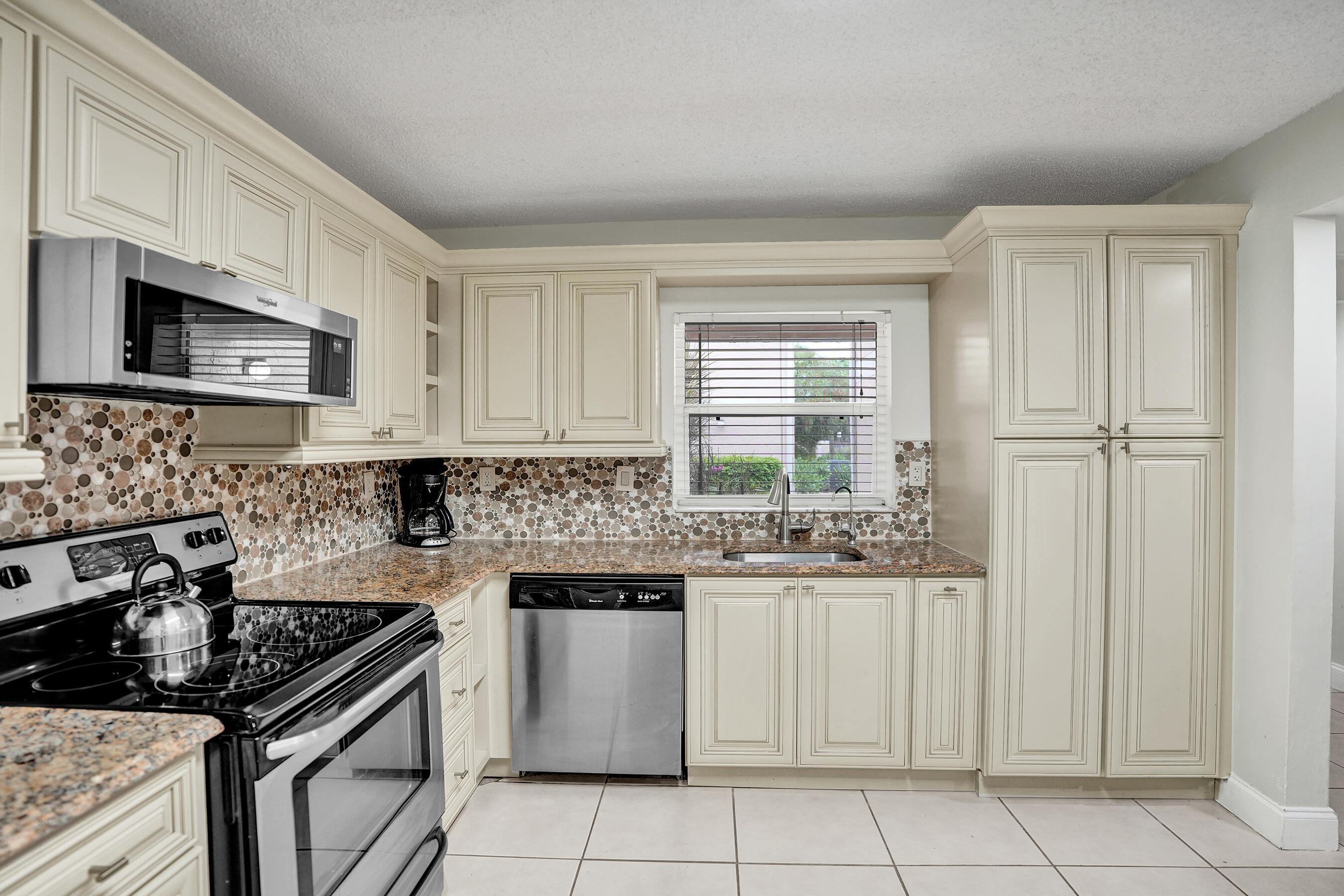 ROYAL GARDEN CONDO - Residential