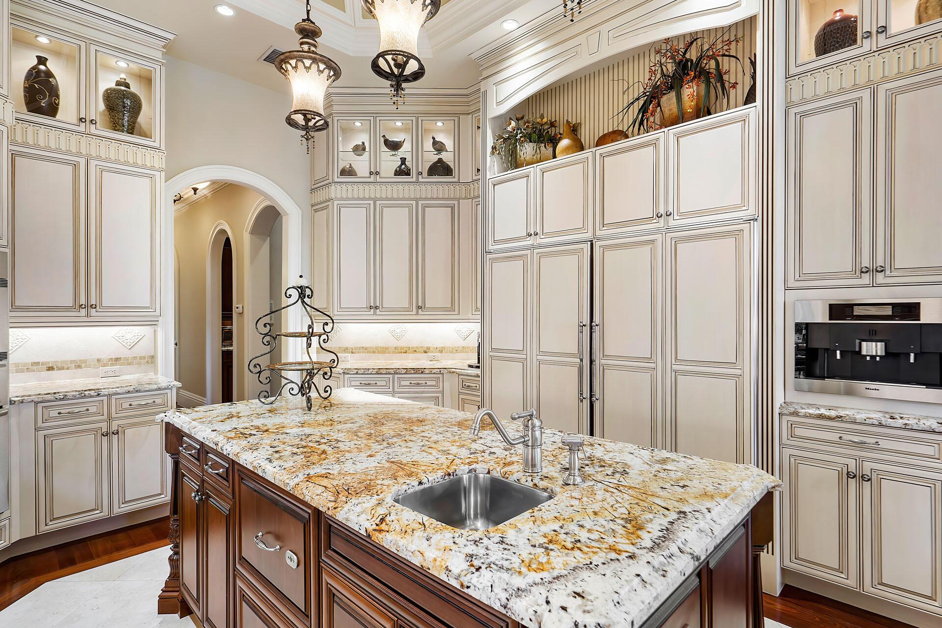 ROYAL PALM YACHT & COUNTRY CLUB - Residential