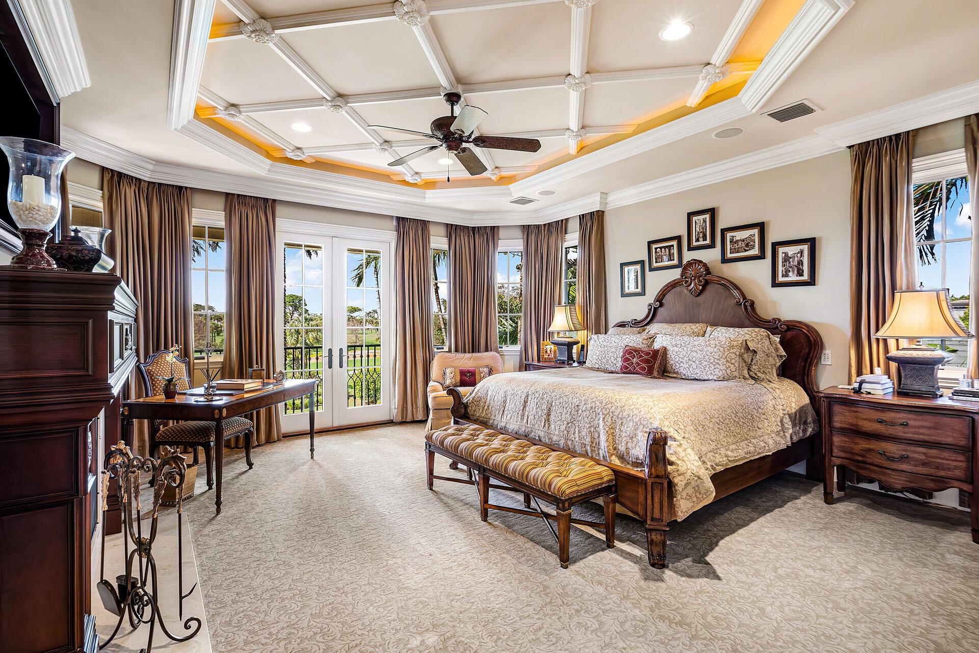 ROYAL PALM YACHT & COUNTRY CLUB - Residential