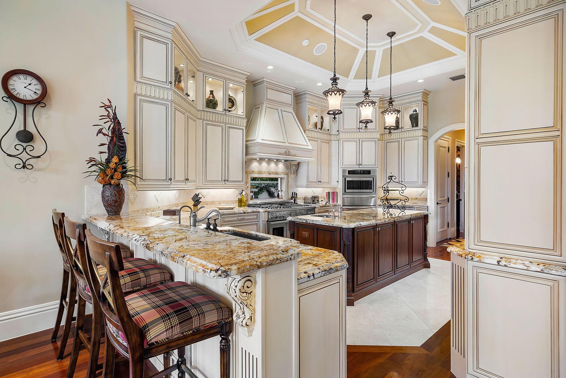 ROYAL PALM YACHT & COUNTRY CLUB - Residential