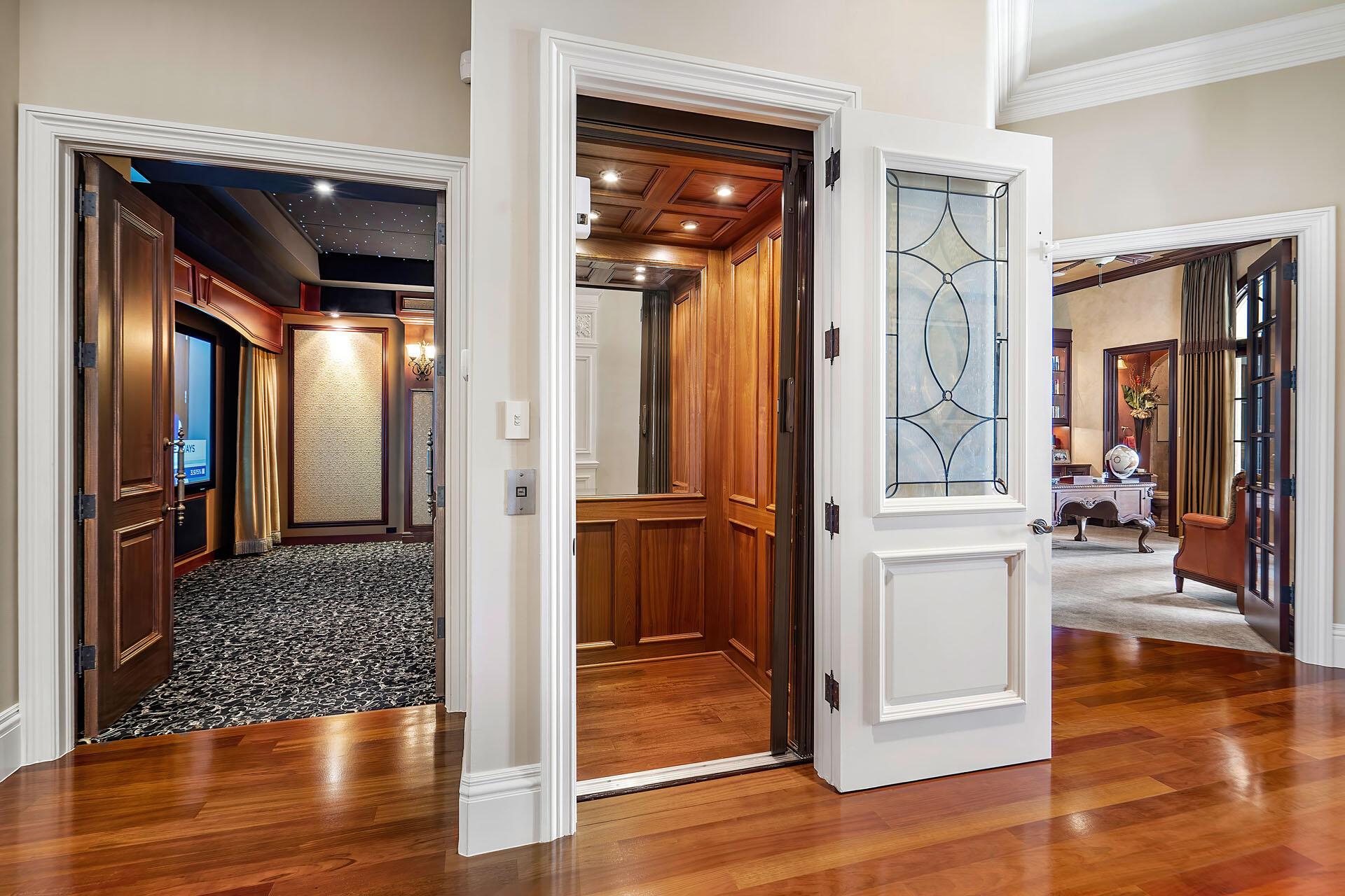 ROYAL PALM YACHT & COUNTRY CLUB - Residential