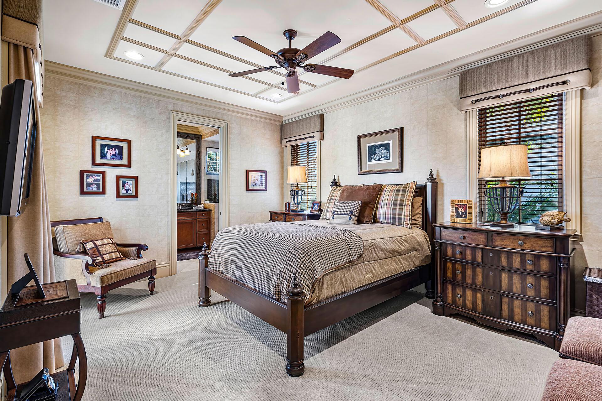 ROYAL PALM YACHT & COUNTRY CLUB - Residential