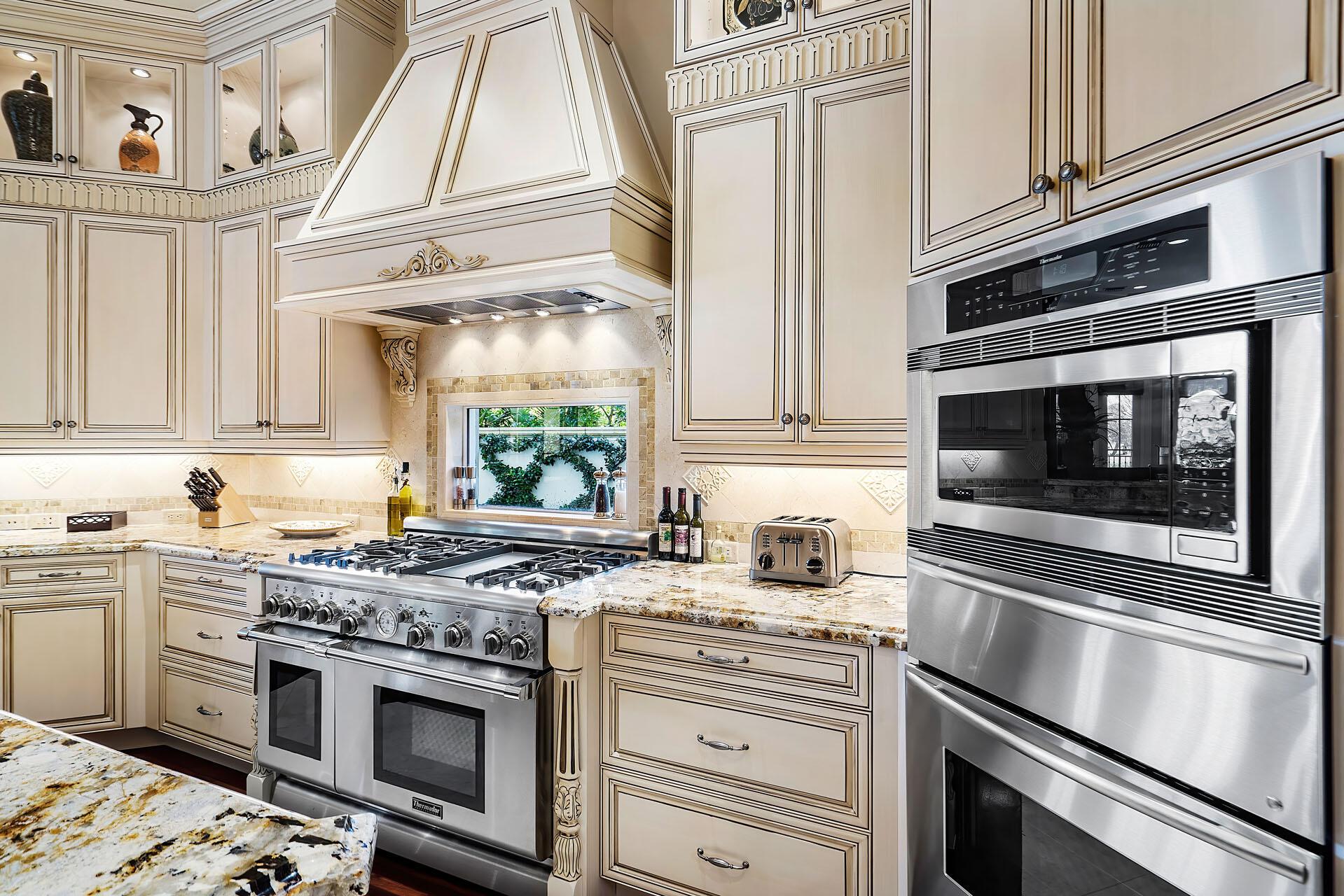 ROYAL PALM YACHT & COUNTRY CLUB - Residential