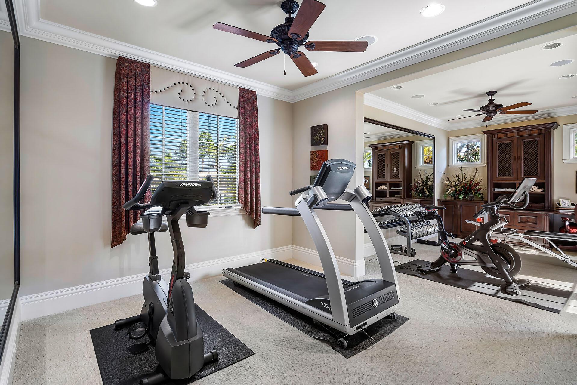 ROYAL PALM YACHT & COUNTRY CLUB - Residential