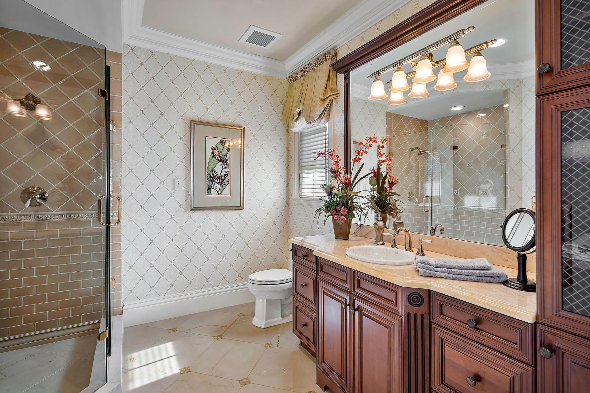 ROYAL PALM YACHT & COUNTRY CLUB - Residential