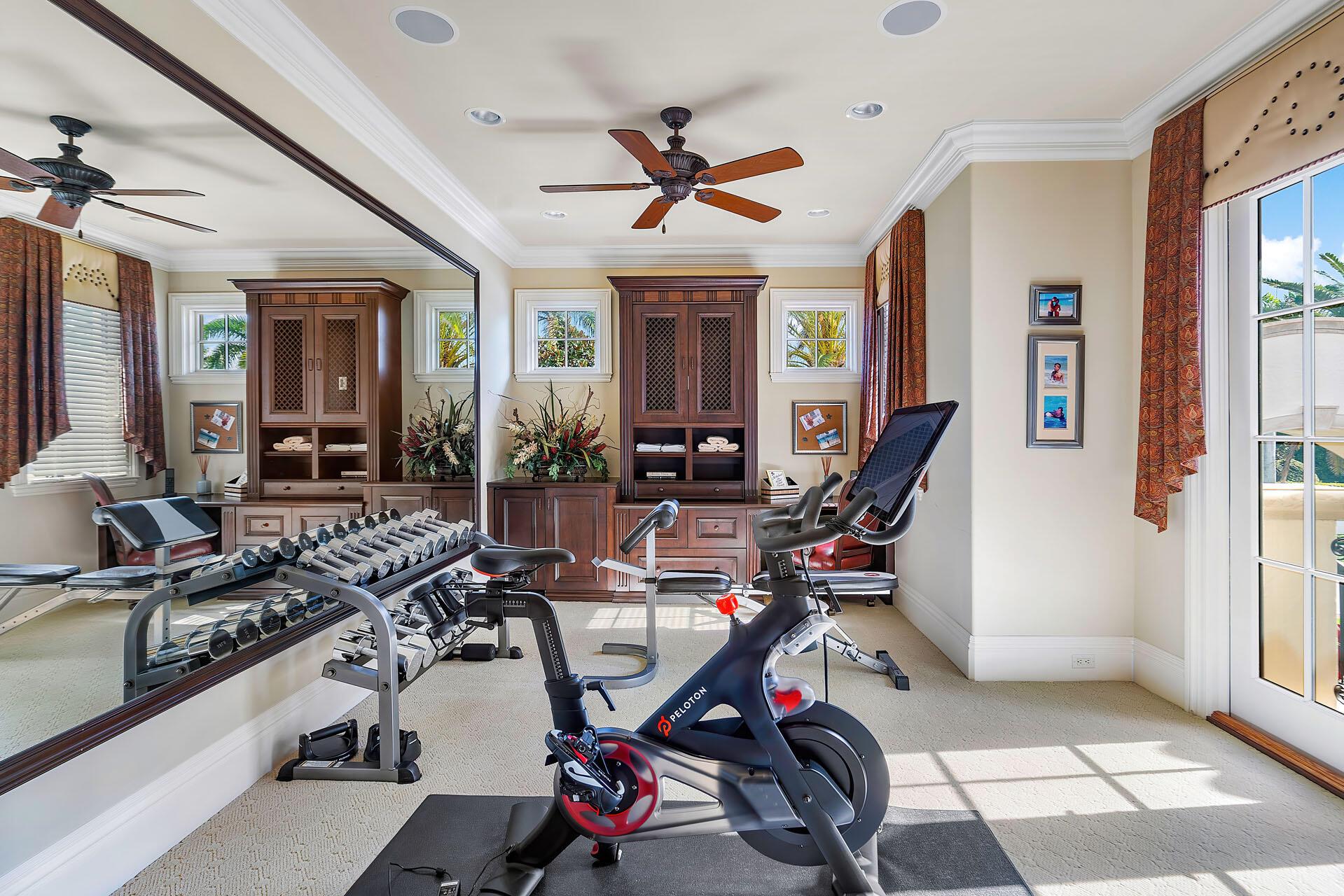 ROYAL PALM YACHT & COUNTRY CLUB - Residential