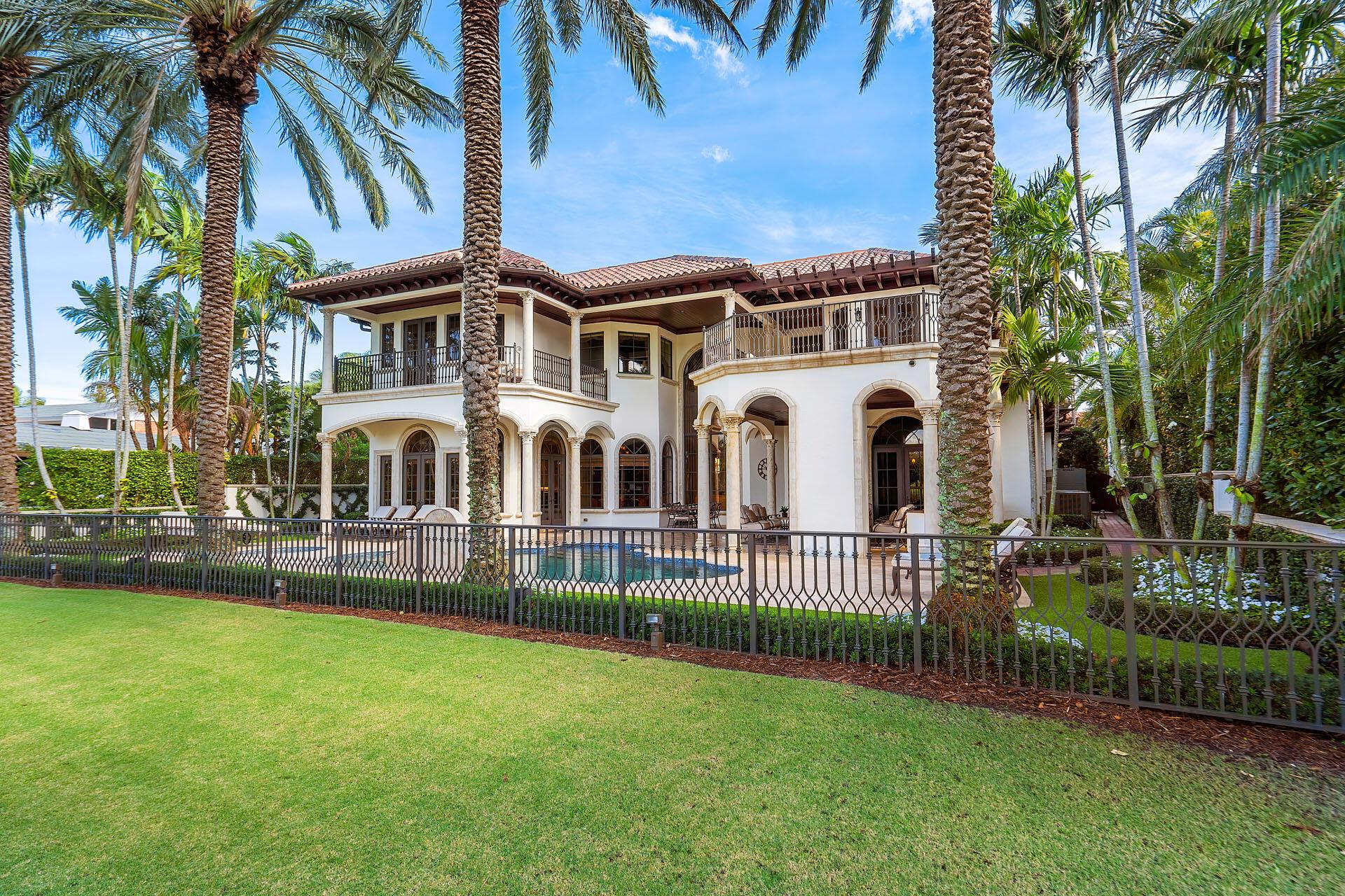 ROYAL PALM YACHT & COUNTRY CLUB - Residential