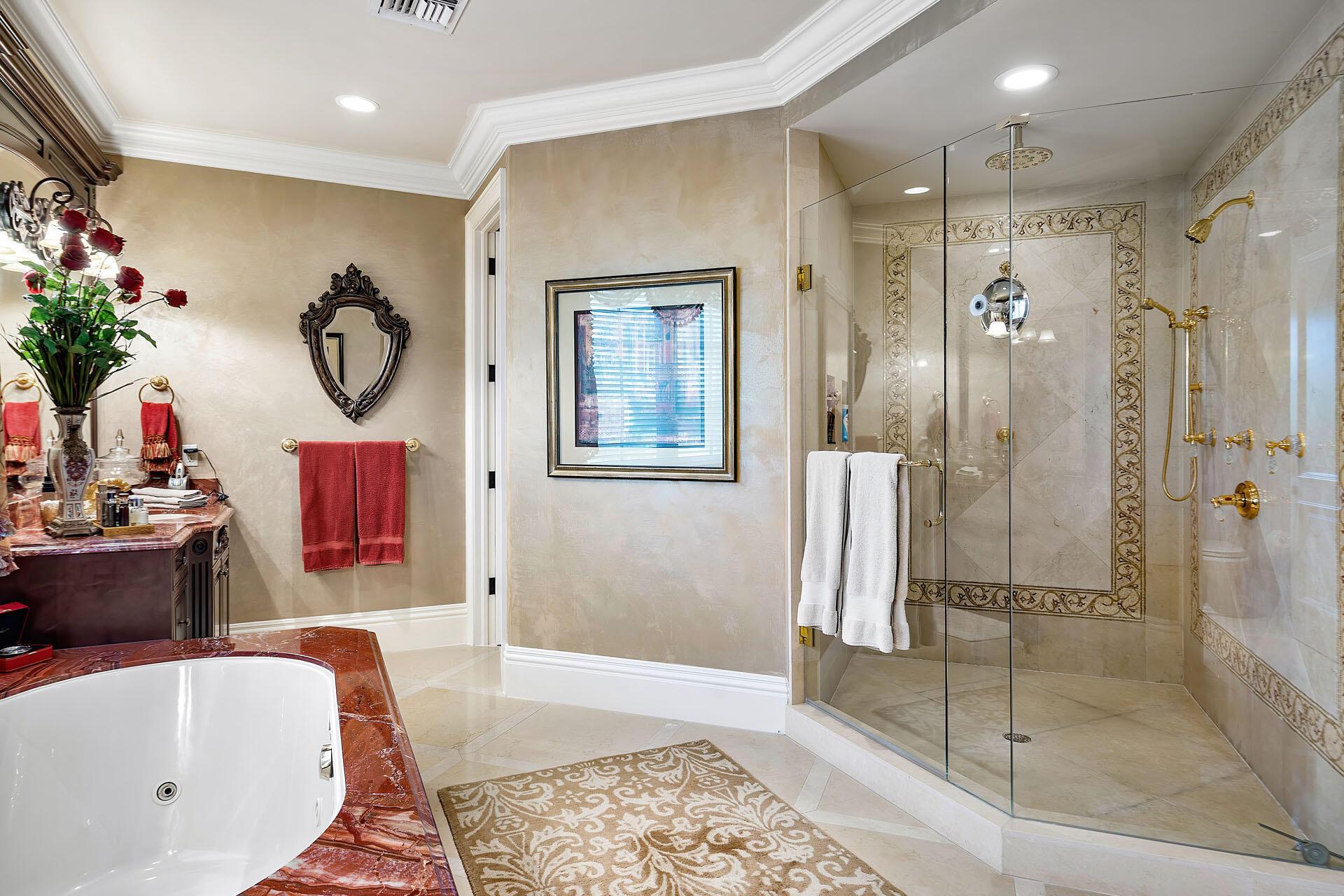 ROYAL PALM YACHT & COUNTRY CLUB - Residential