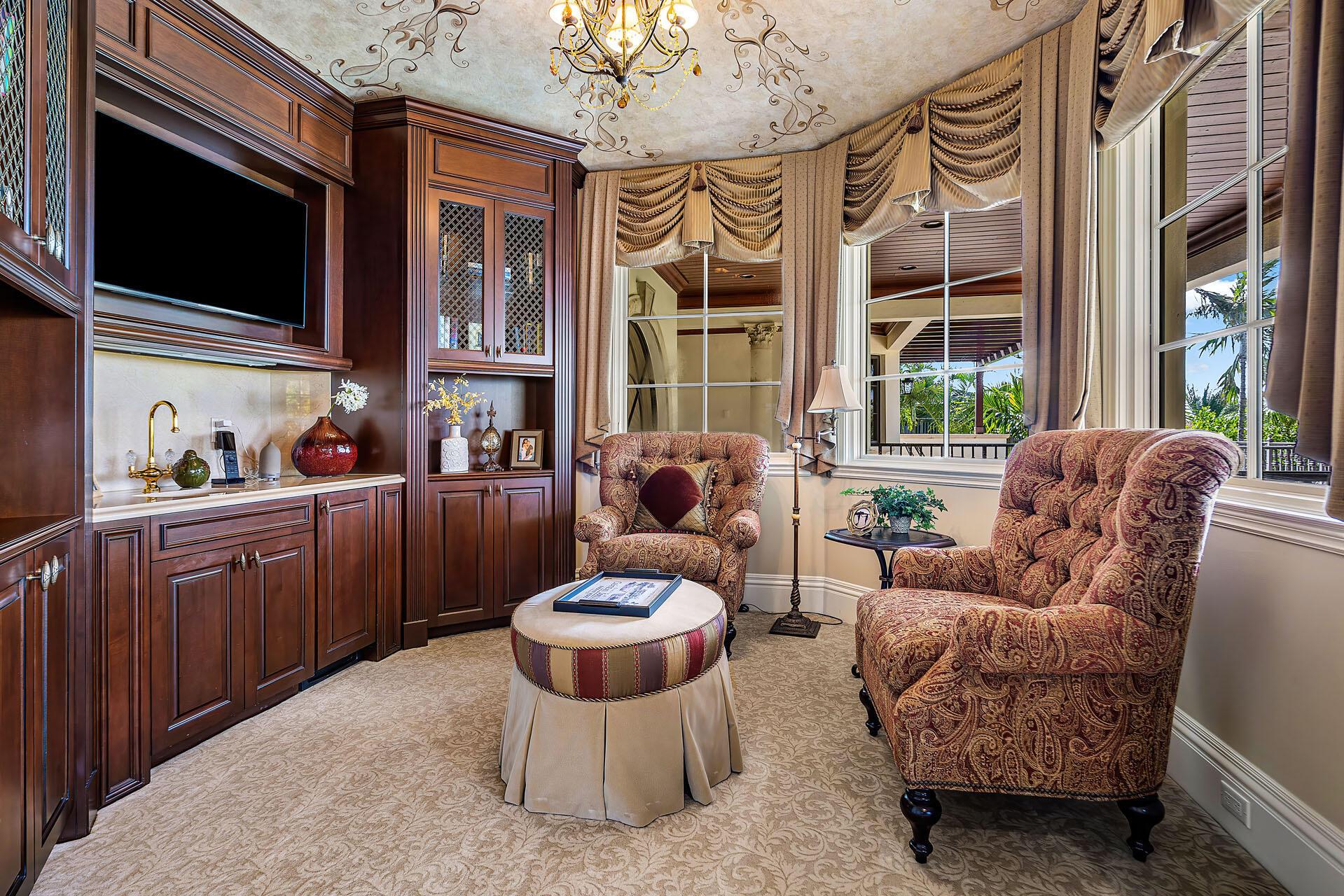 ROYAL PALM YACHT & COUNTRY CLUB - Residential